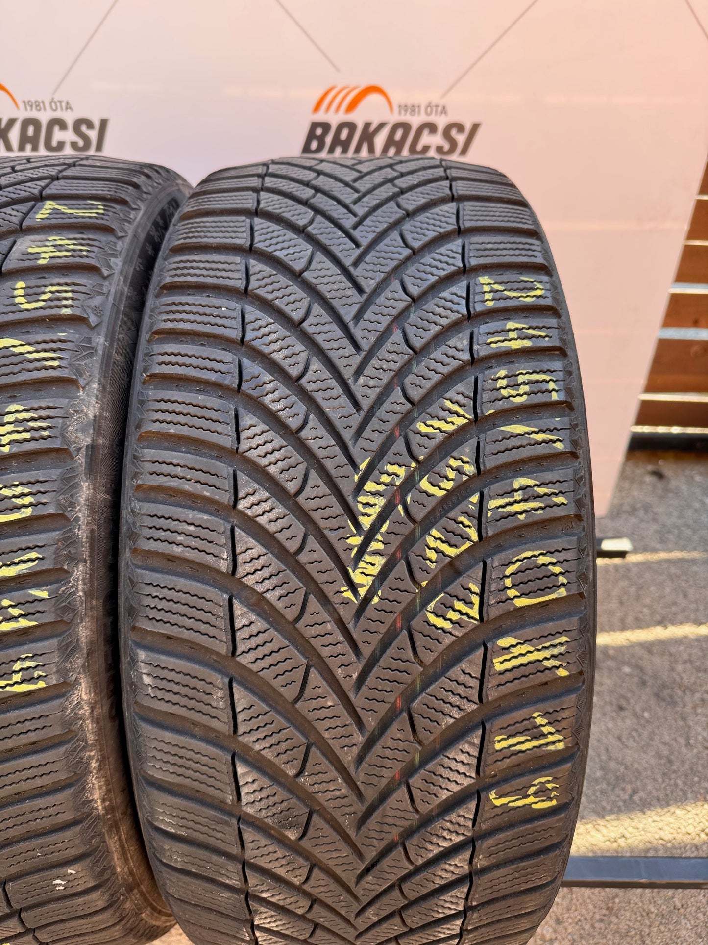 245/40R19 Semperit téli gumi eladó