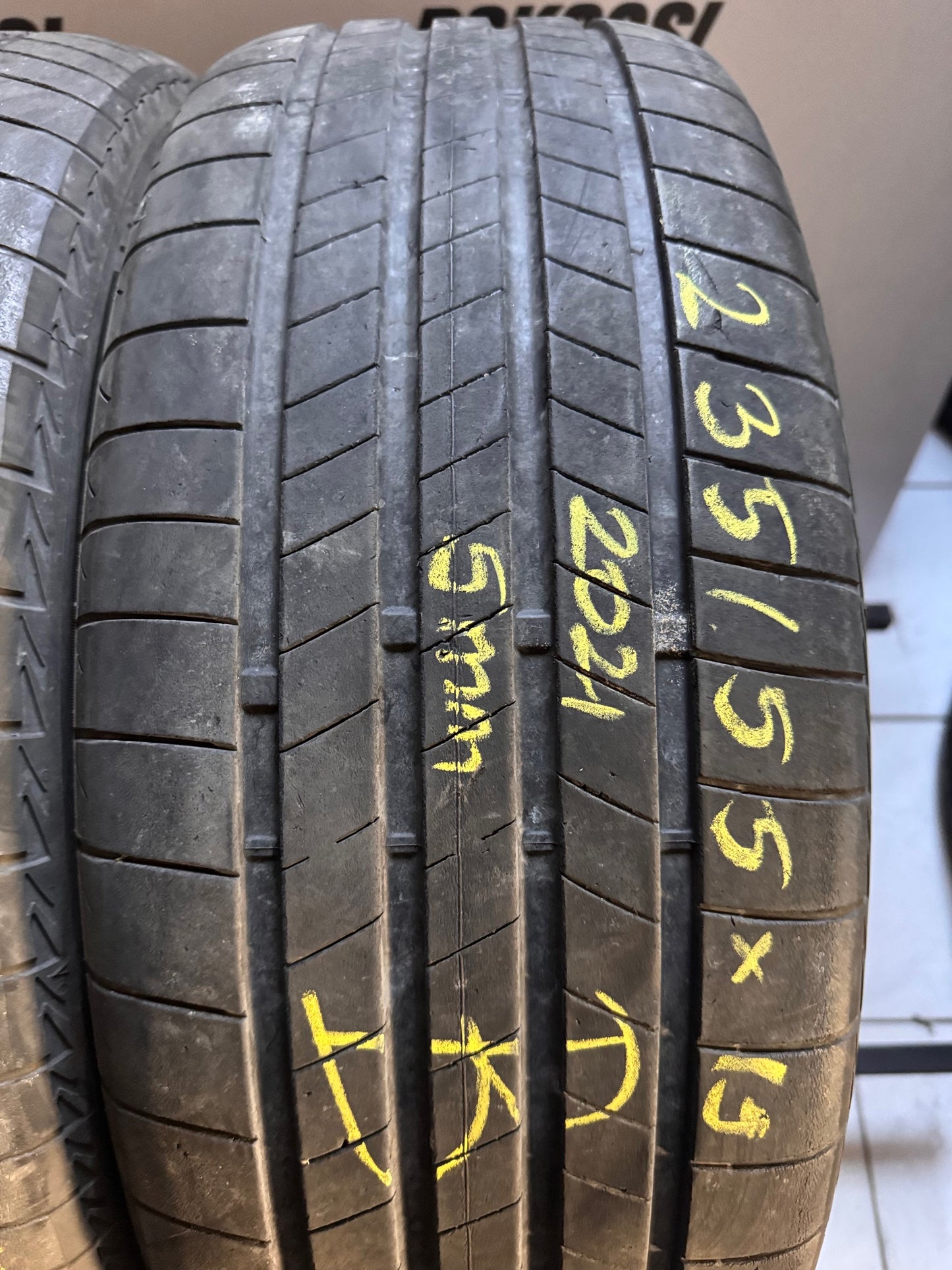 235/55R19 Bridgestone nyári gumi