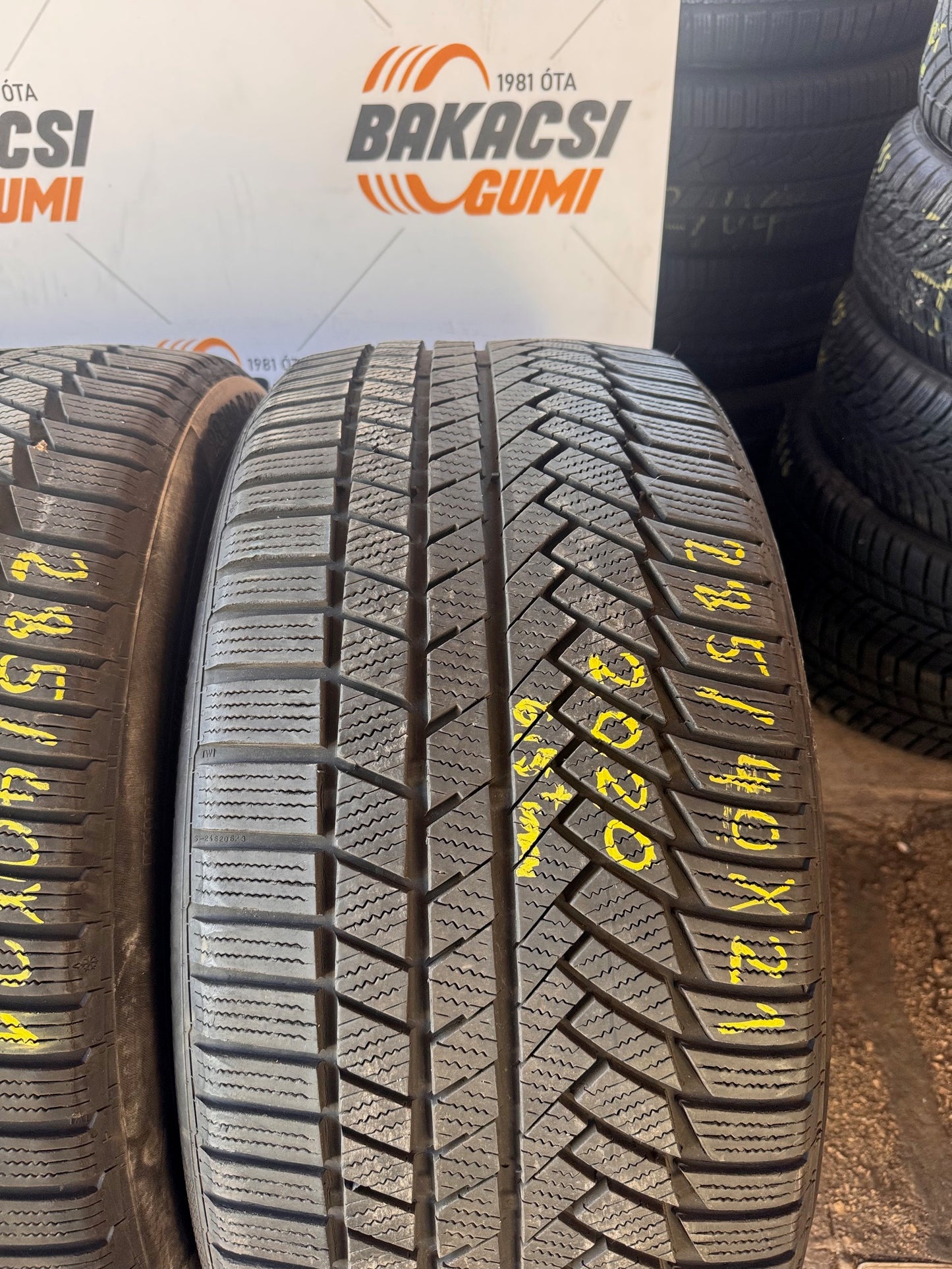 285/40R21 Continental téli gumik