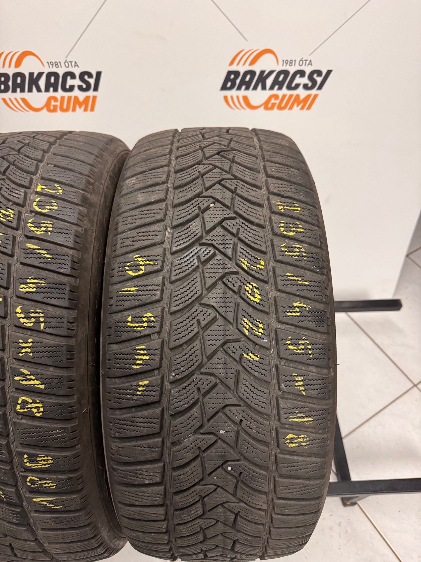 235/45R18 Dunlop téli gumi