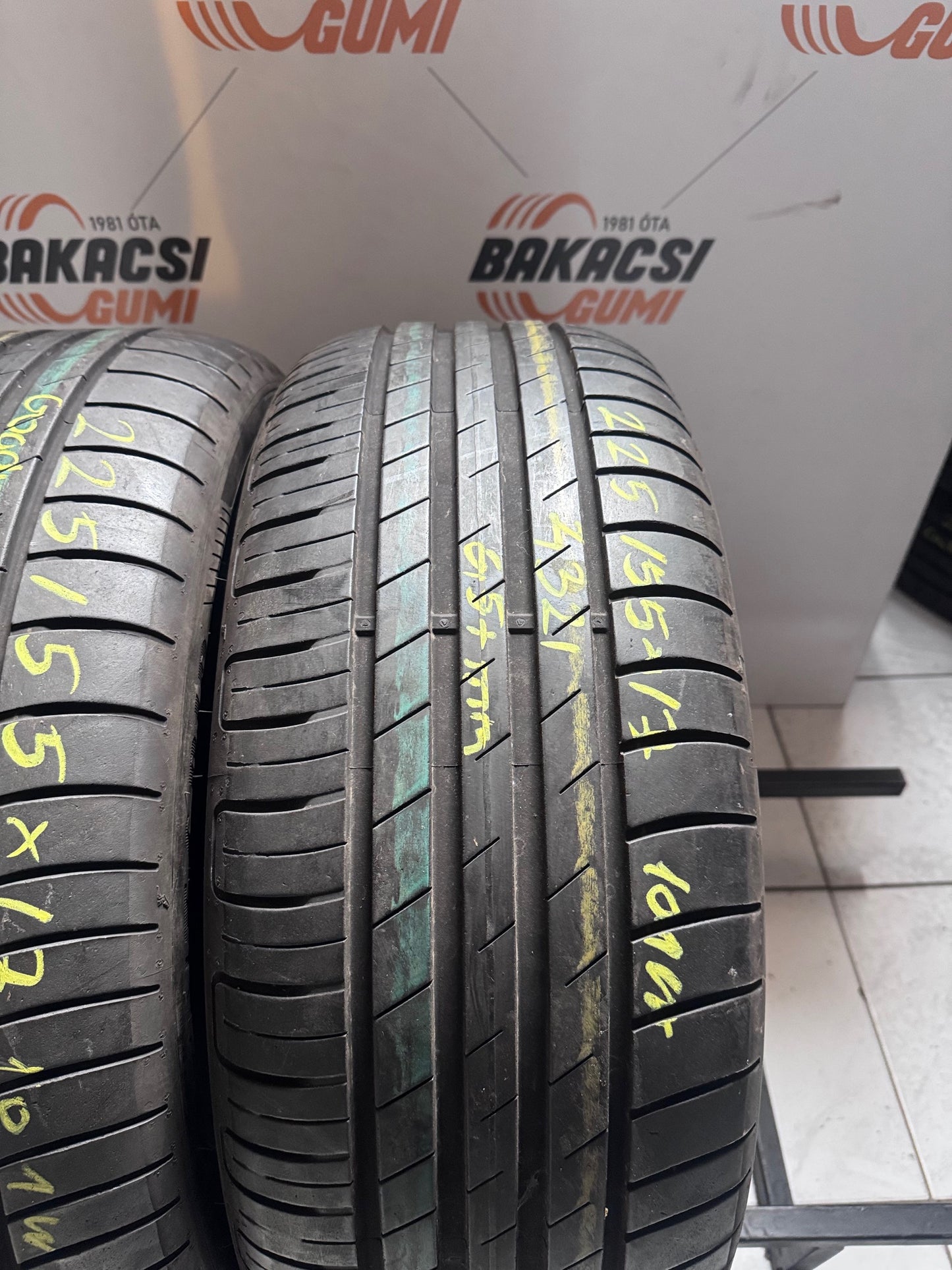 225/55R17 Goodyear nyári gumi eladó
