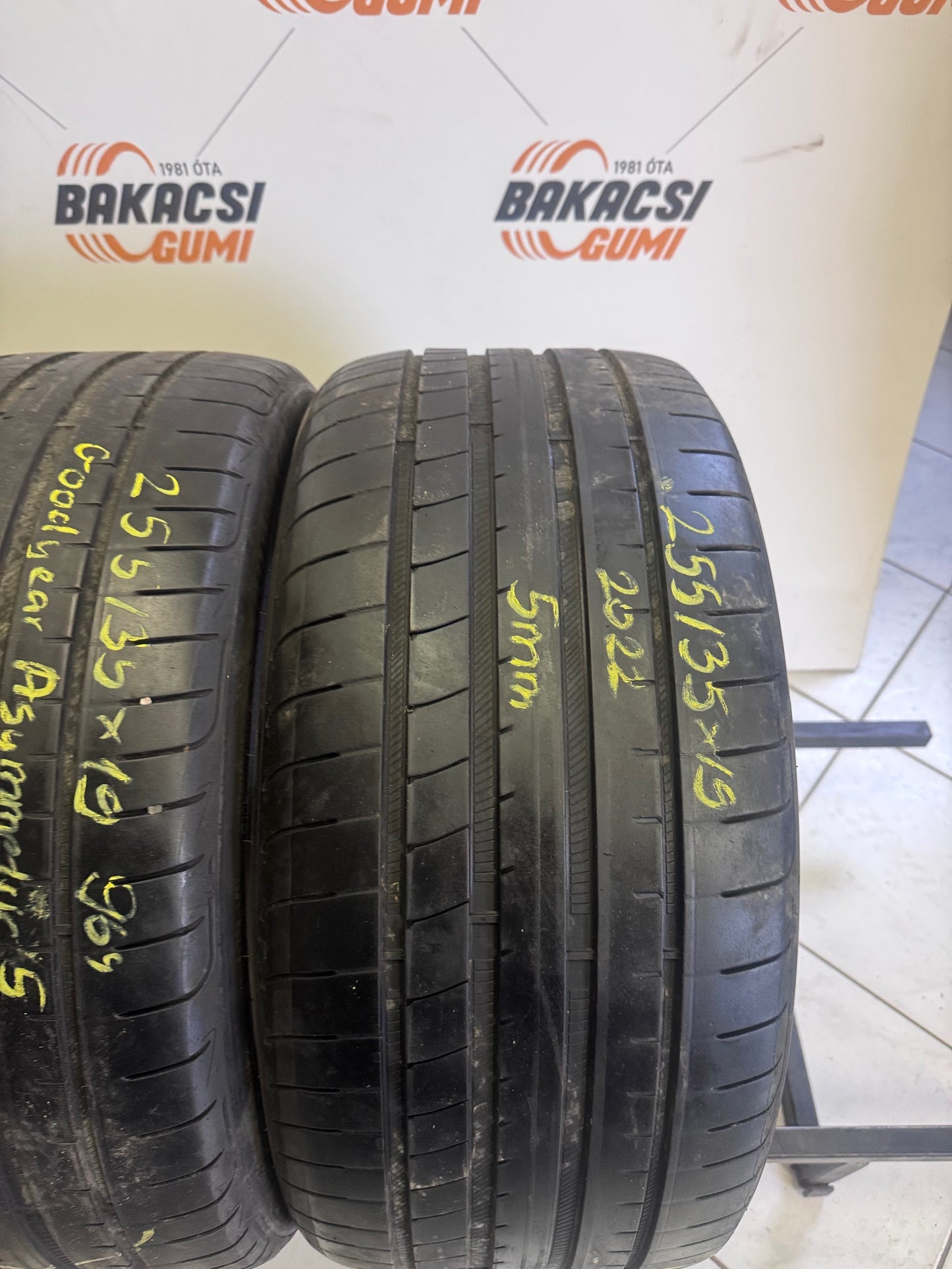 255/35R19 Goodyear nyári gumi eladó