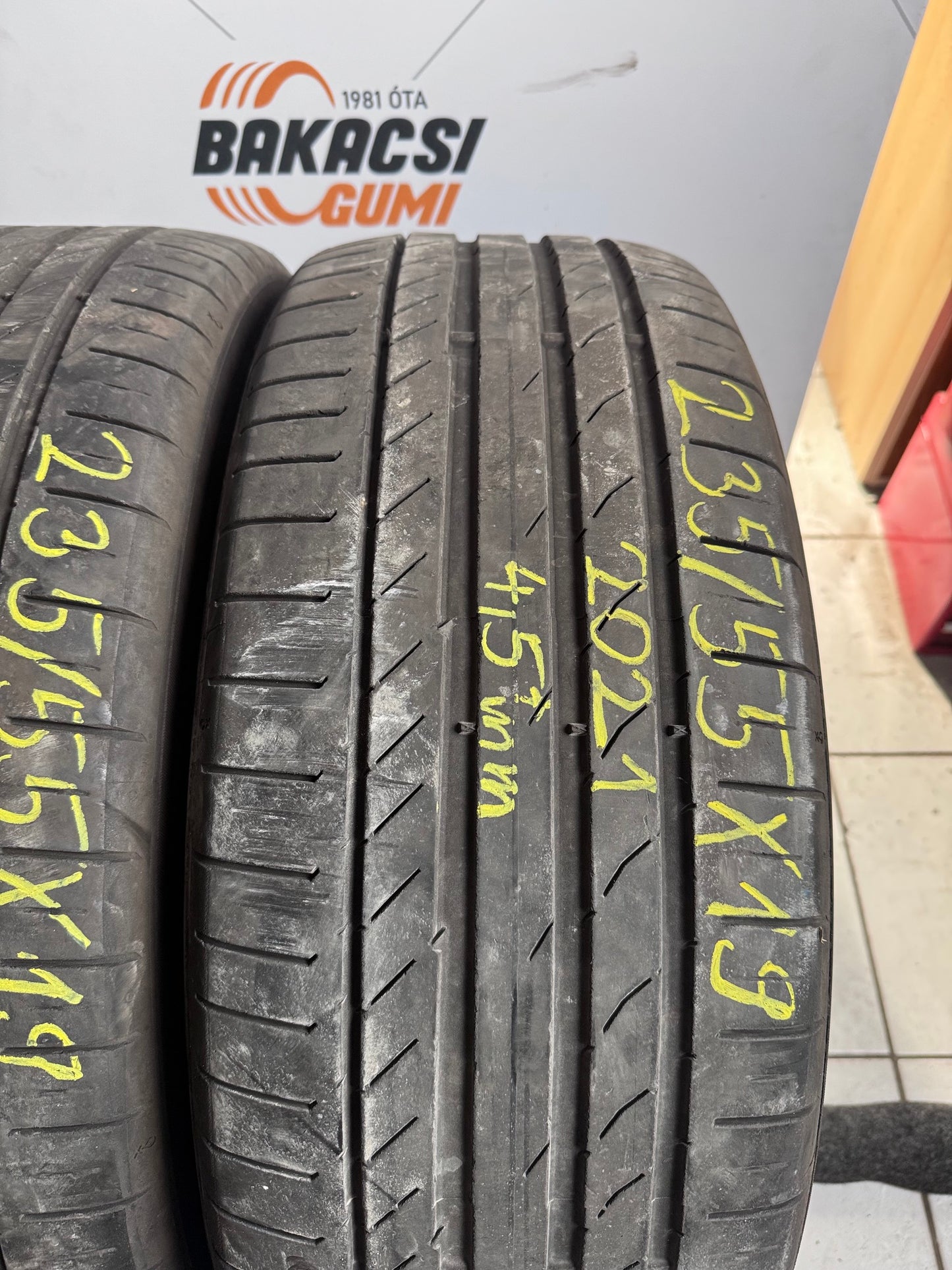 235/55R19 Continental nyári gumi eladó