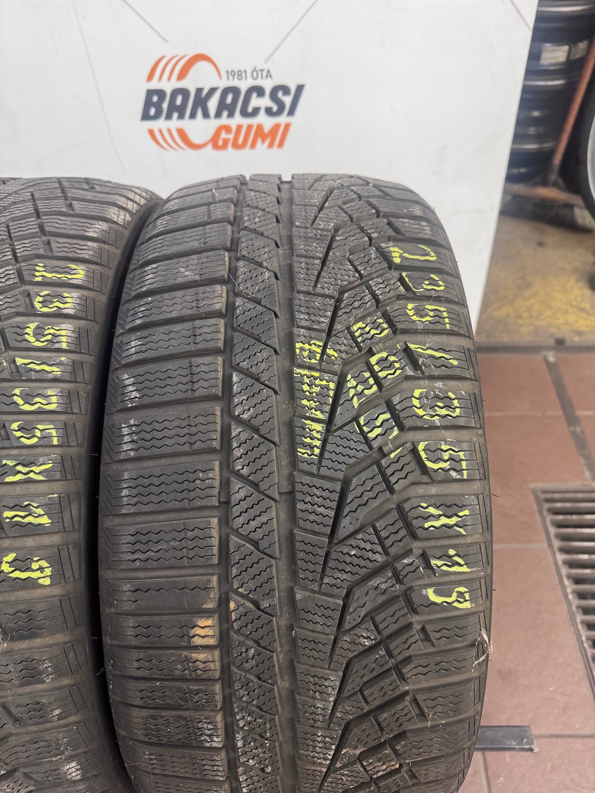235/35R19 Sailun téli gumi eladó