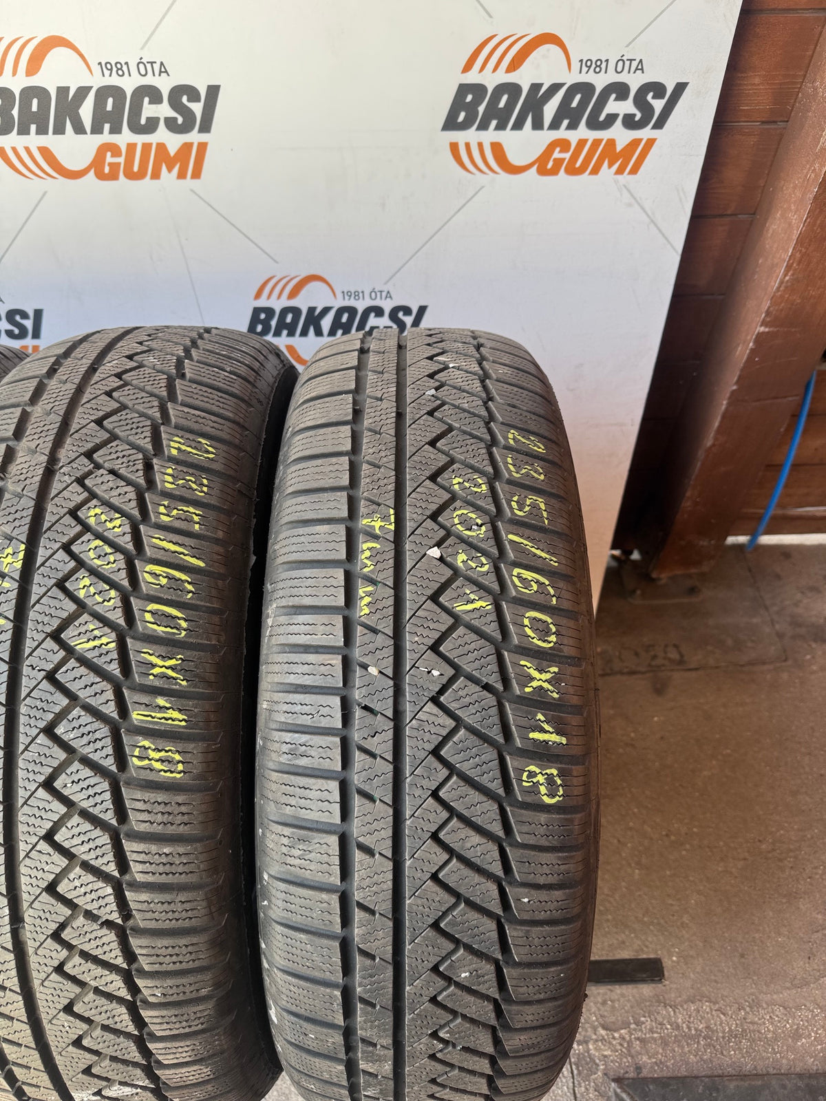 235/60R18 Continental téli gumi eladó