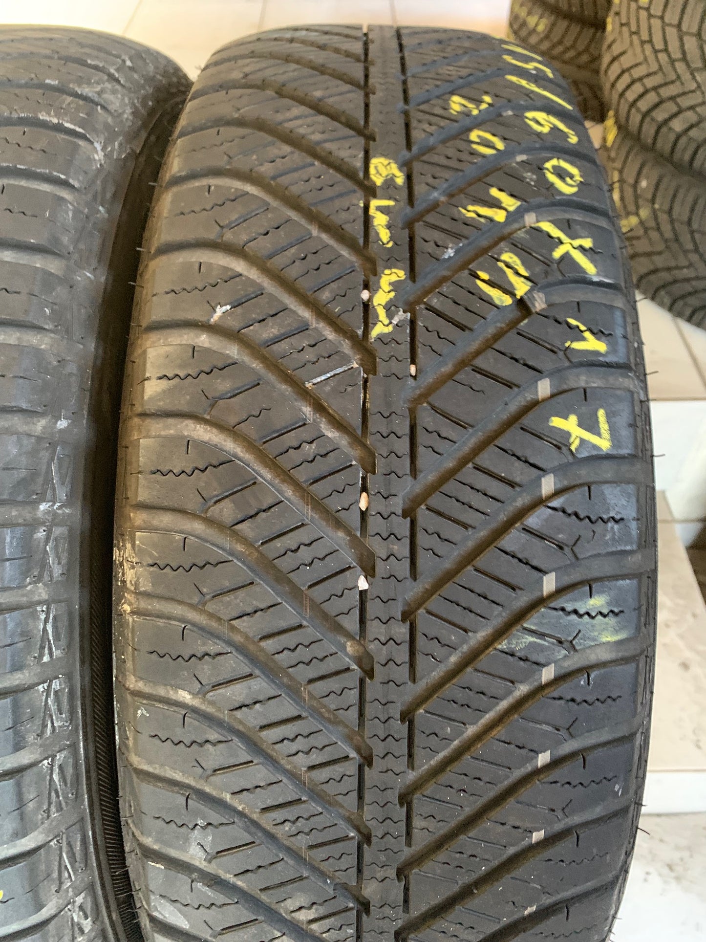 215/60R17 Goodyear 4 évszakos gumi eladó