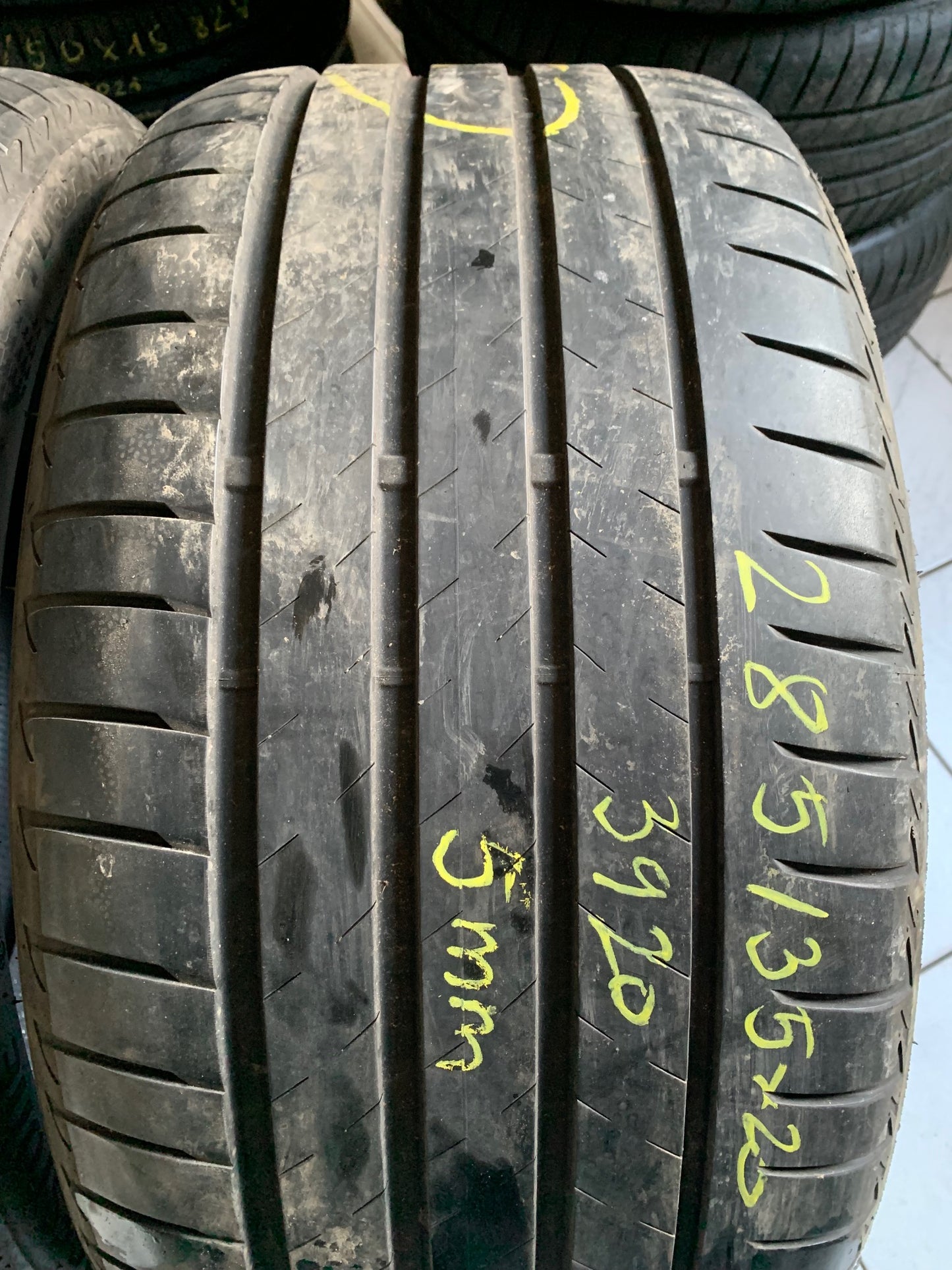 285/35R20 Bridgestone nyári gumi