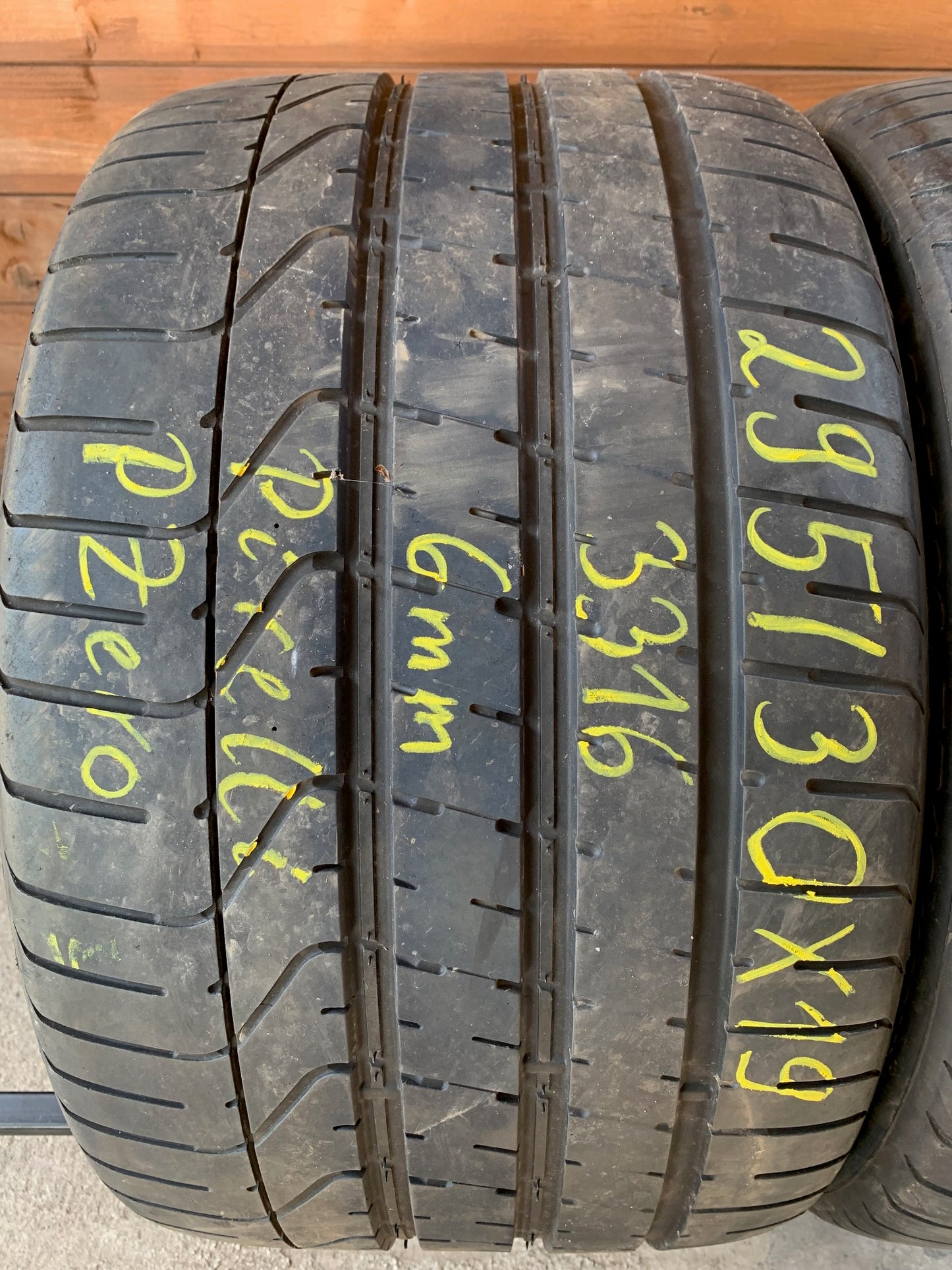 295/30R19 Pirelli nyári gumi