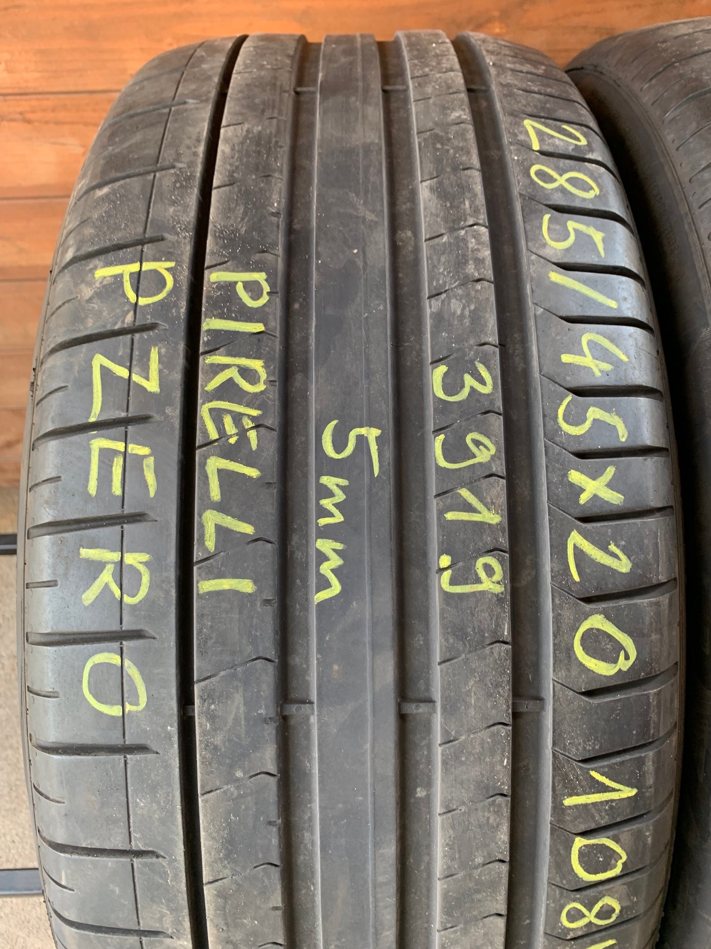 285/45R20 Pirelli nyári gumi eladó