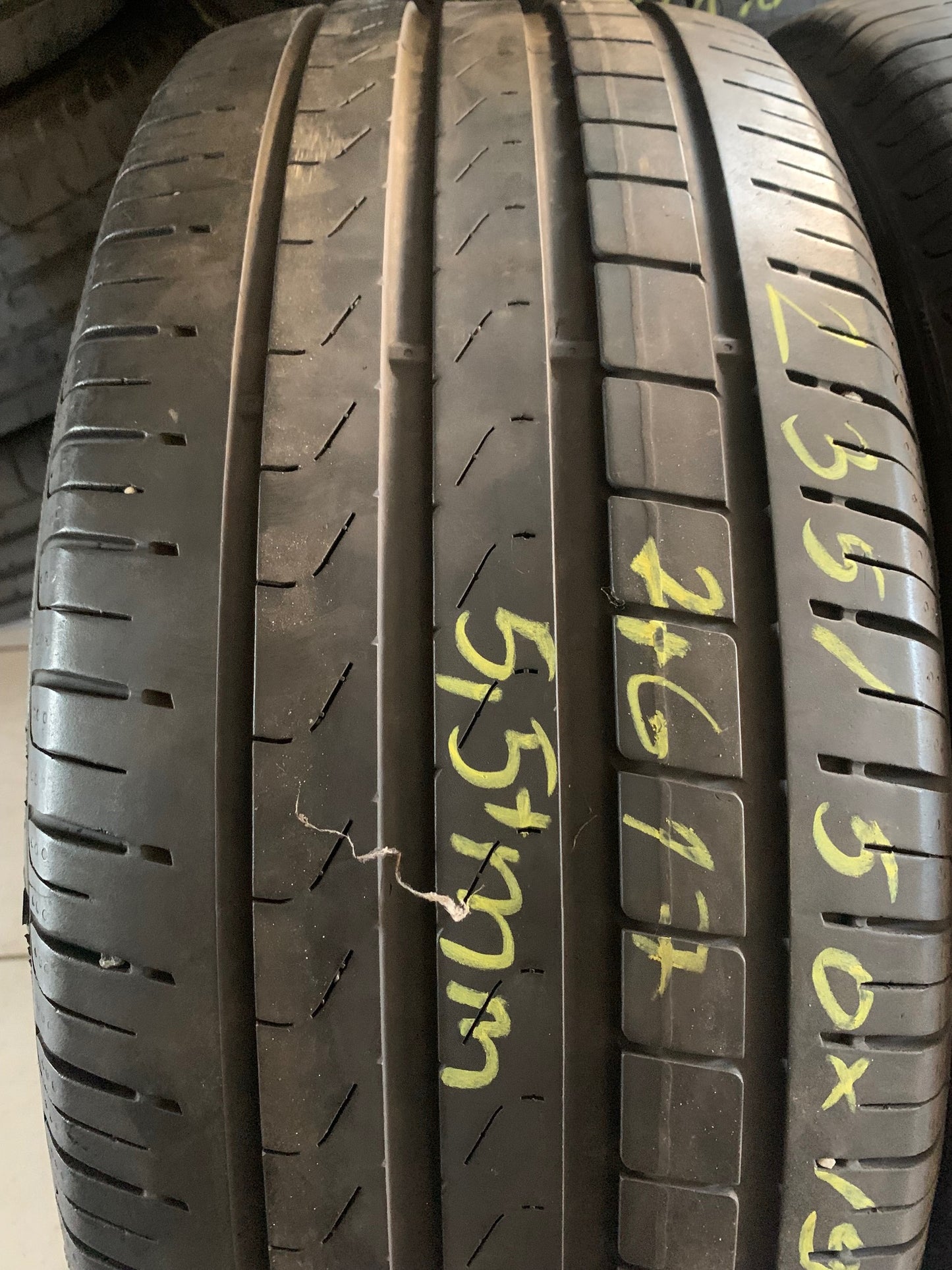 235/50R19 Pirelli nyári gumi eladó