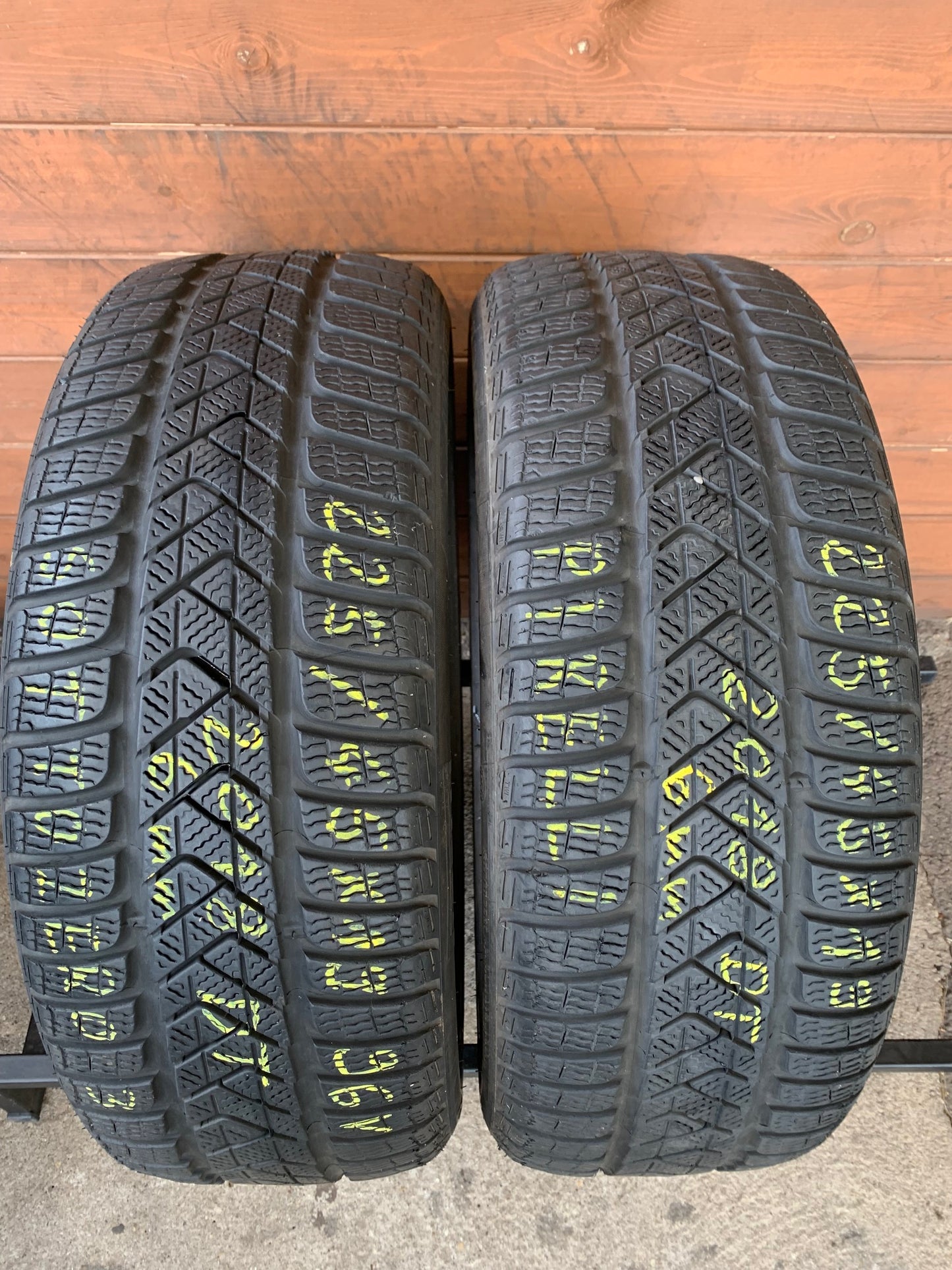 225/45R19 Pirelli téli gumi eladó