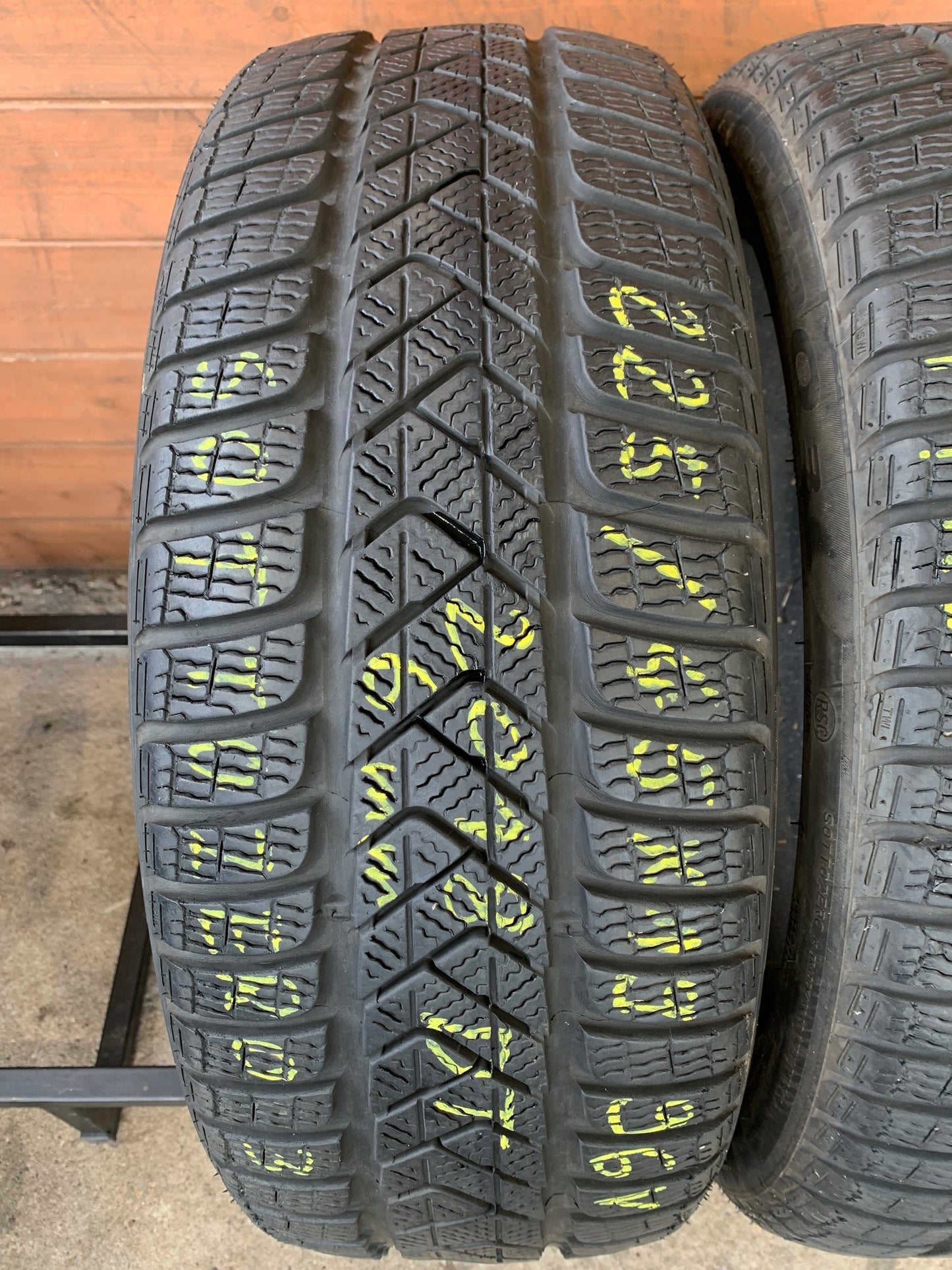 225/45R19 Pirelli téli gumi eladó
