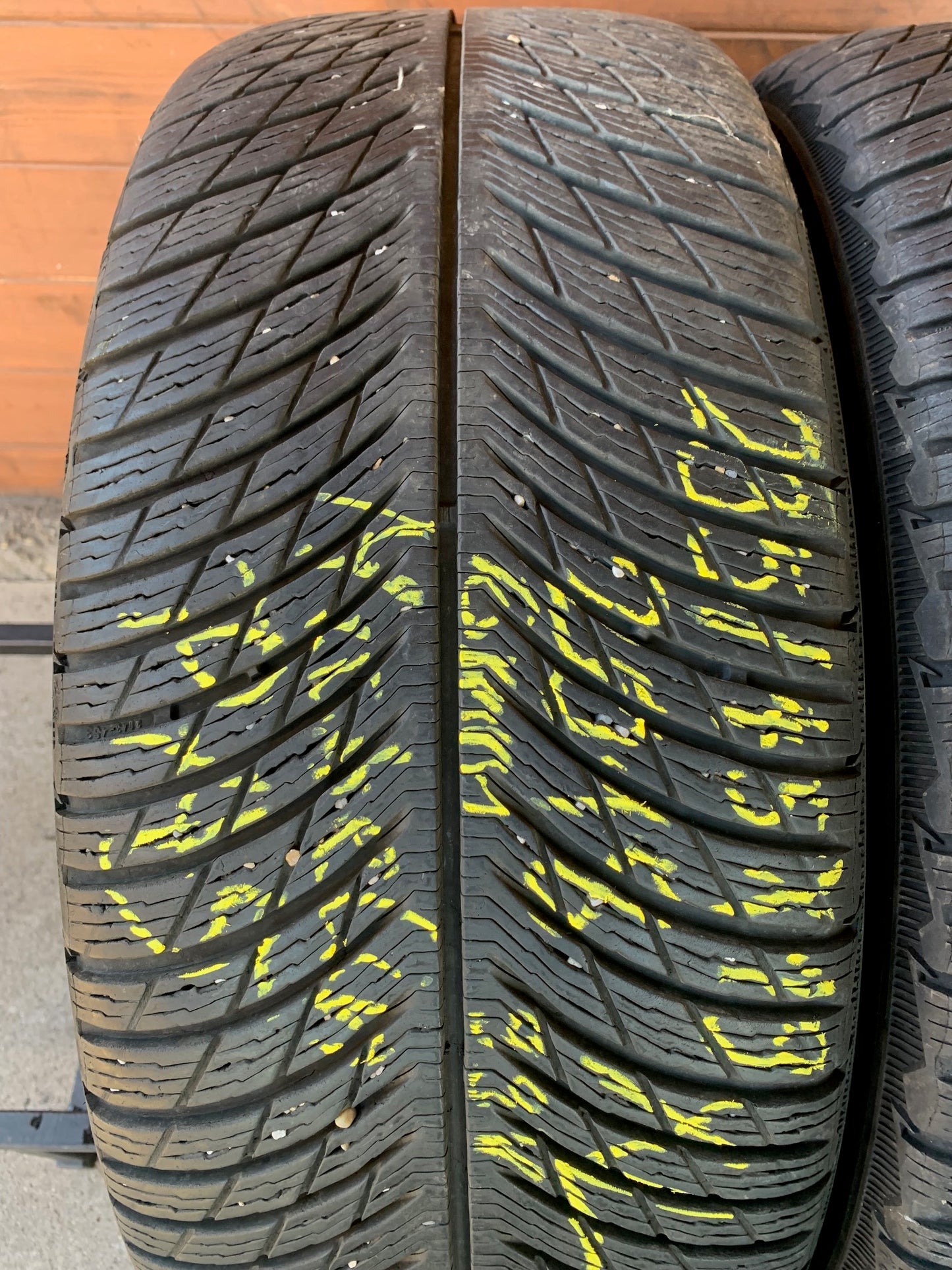 235/45R19 Michelin téli gumi eladó
