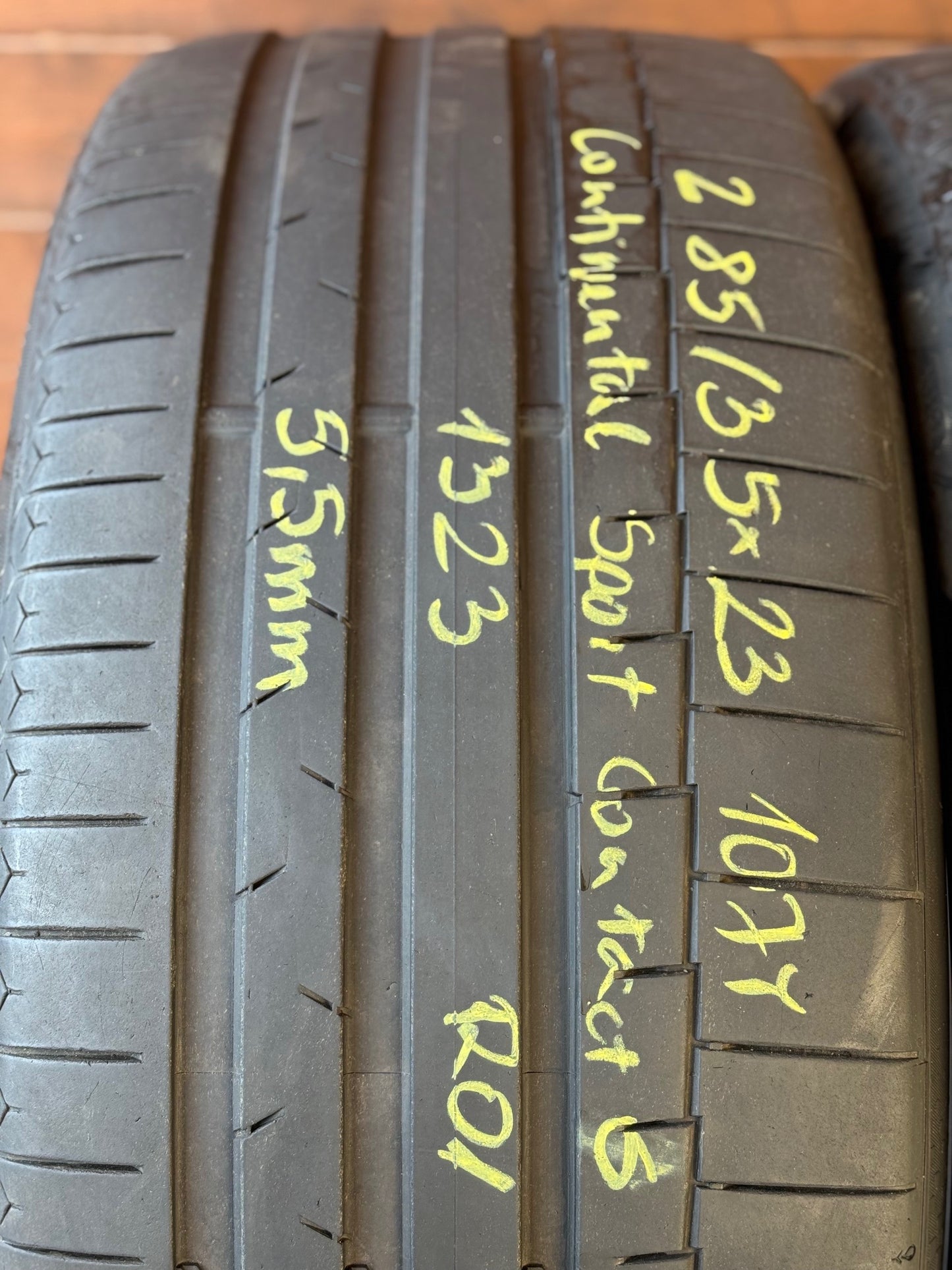 285/35R23 Continental nyári gumi