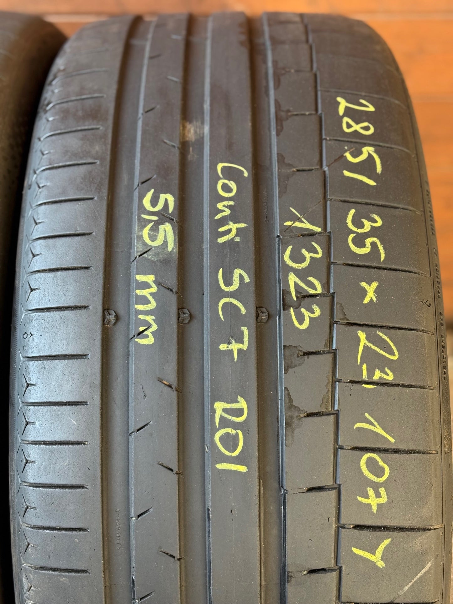 285/35R23 Continental nyári gumi