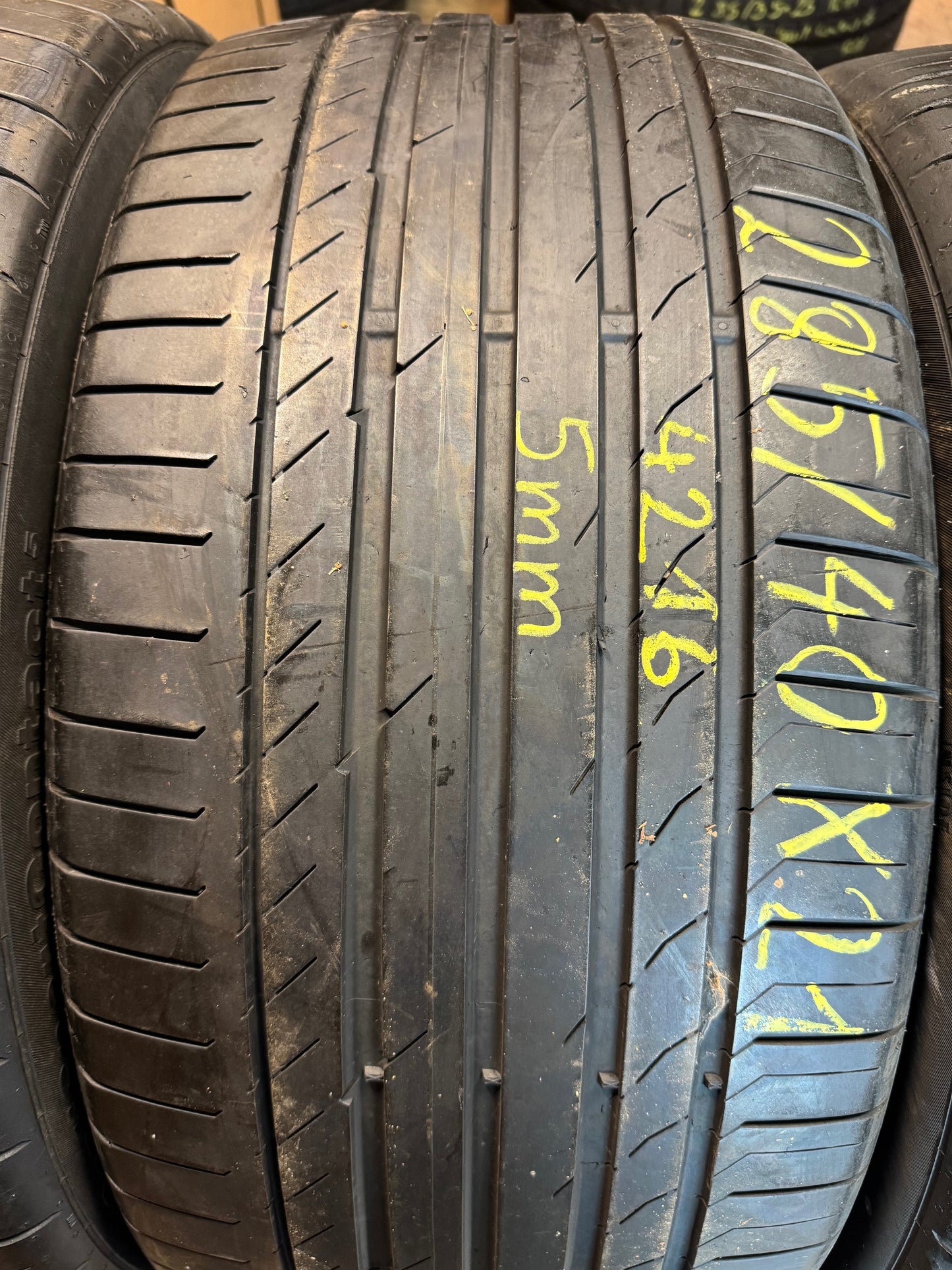 285/40R21 Continental nyári gumi