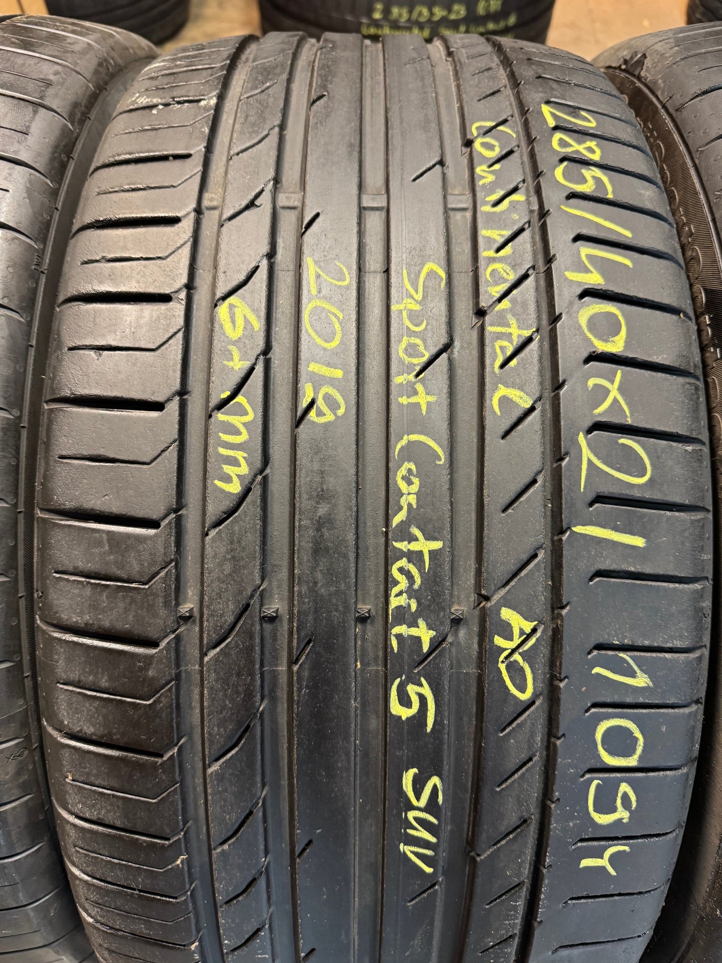 285/40R21 Continental nyári gumi