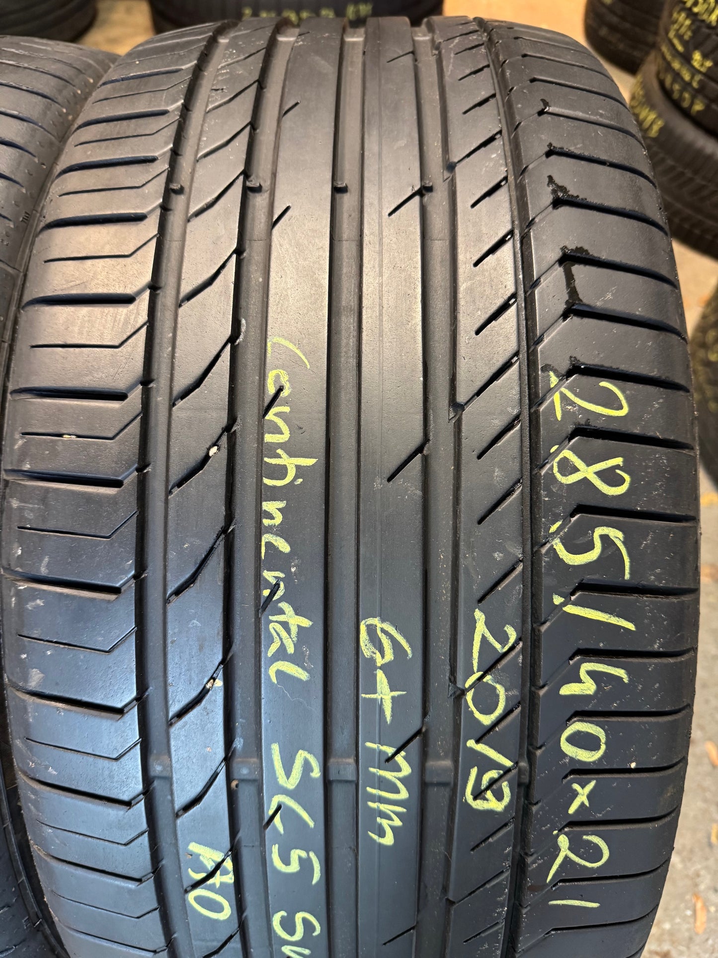 285/40R21 Continental nyári gumi