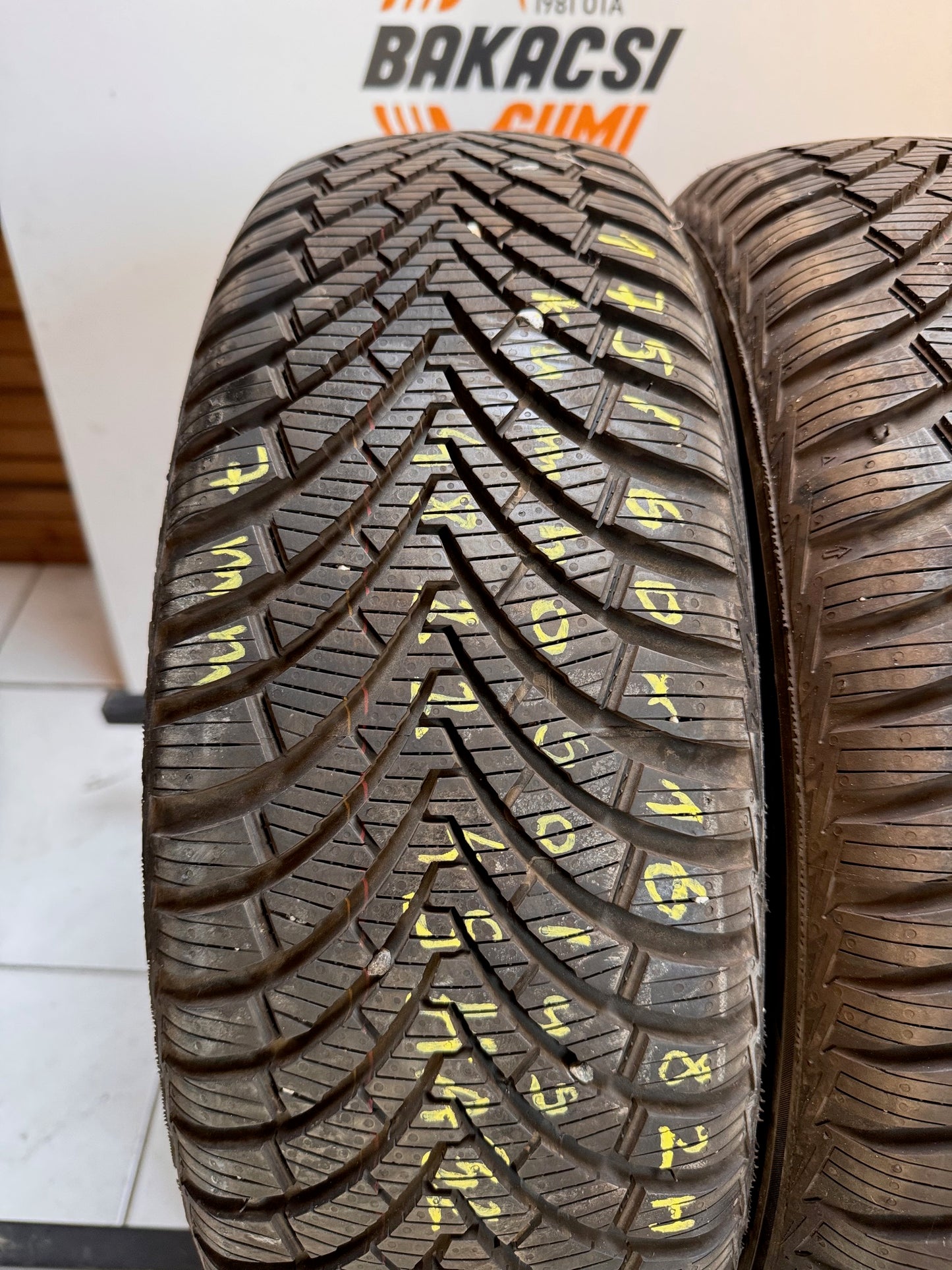 175/60R16 Kumho 4 évszakos gumi eladó