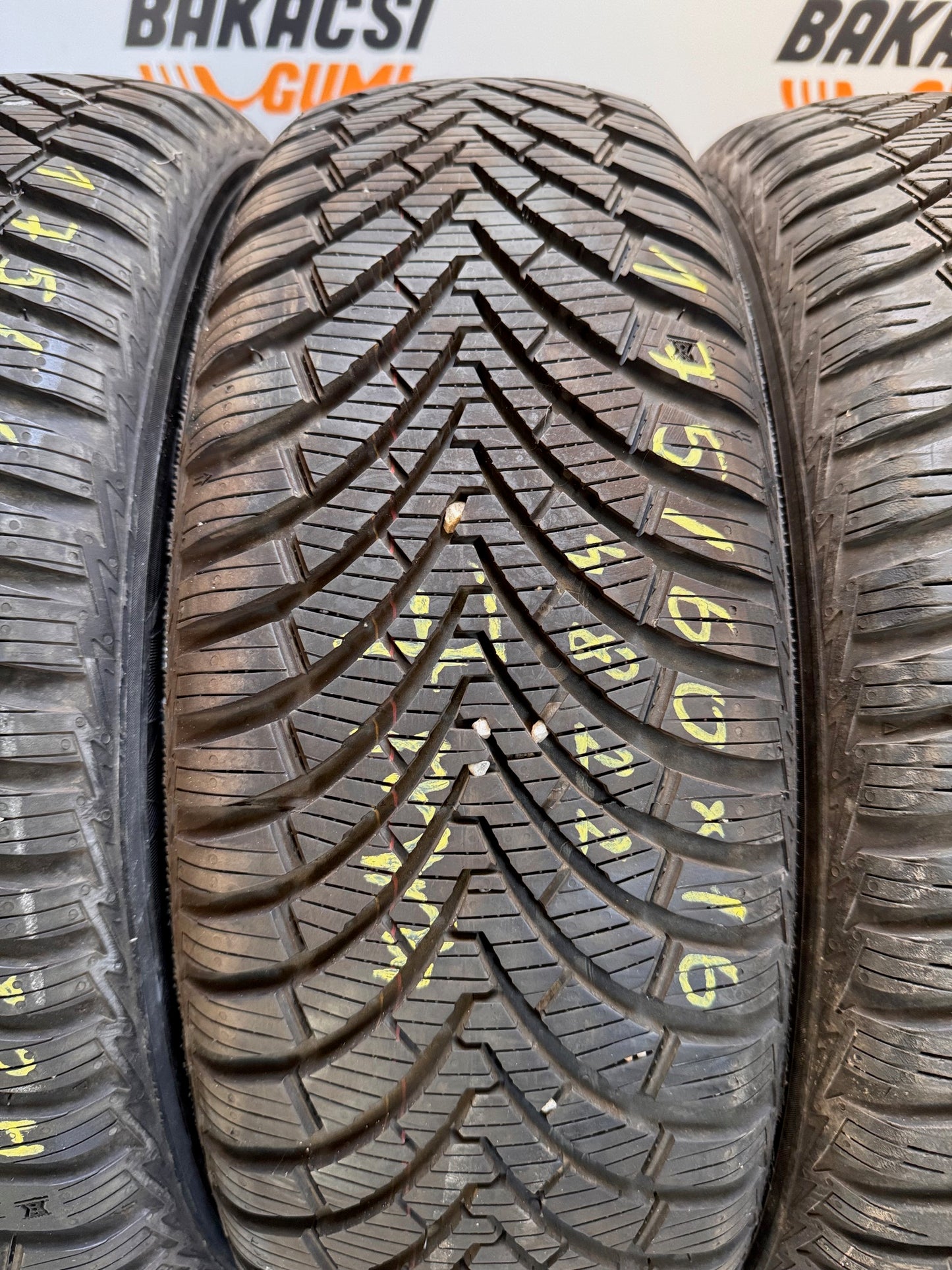 175/60R16 Kumho 4 évszakos gumi eladó