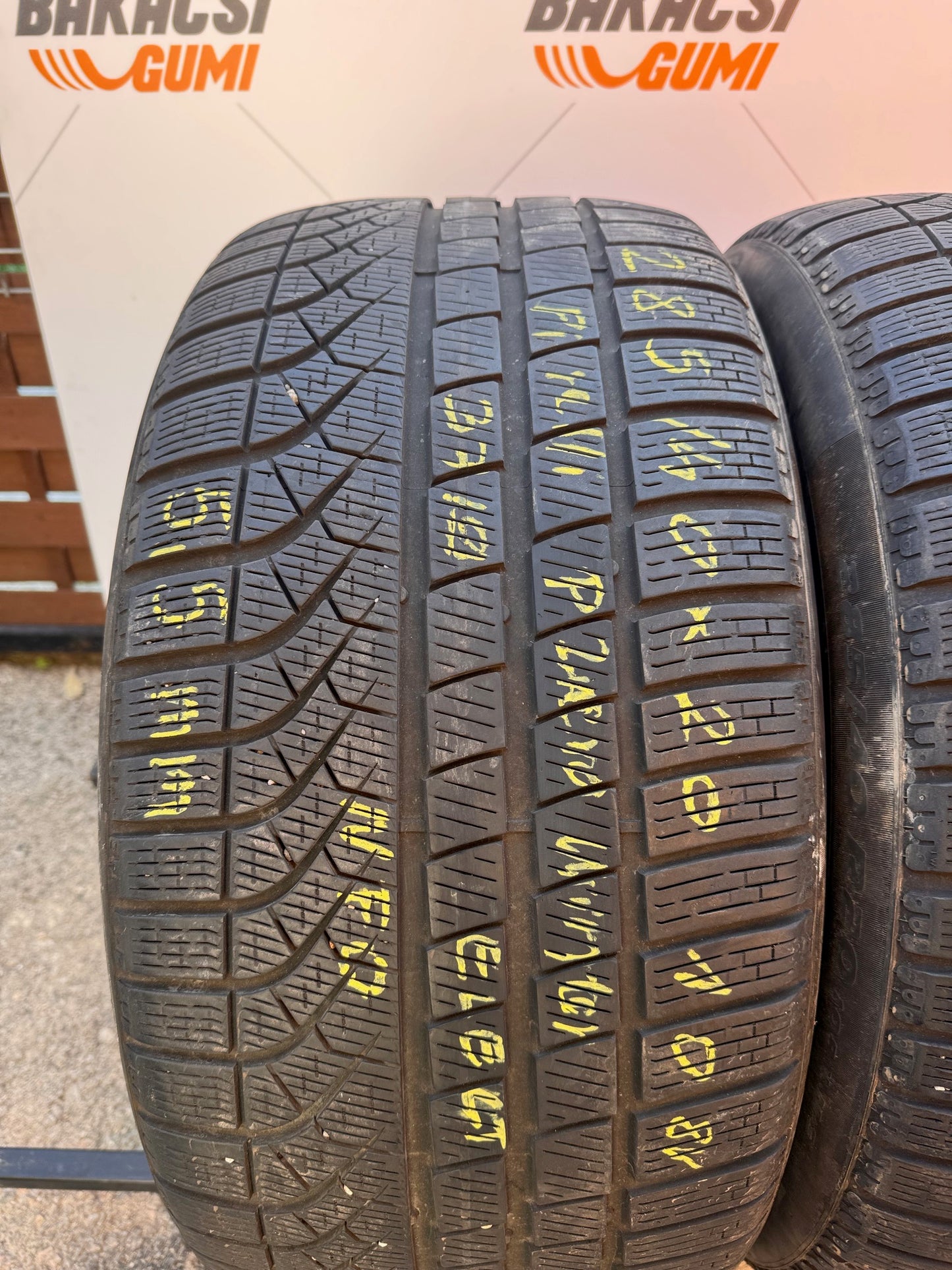 285/40R20 Pirelli téli gumi eladó