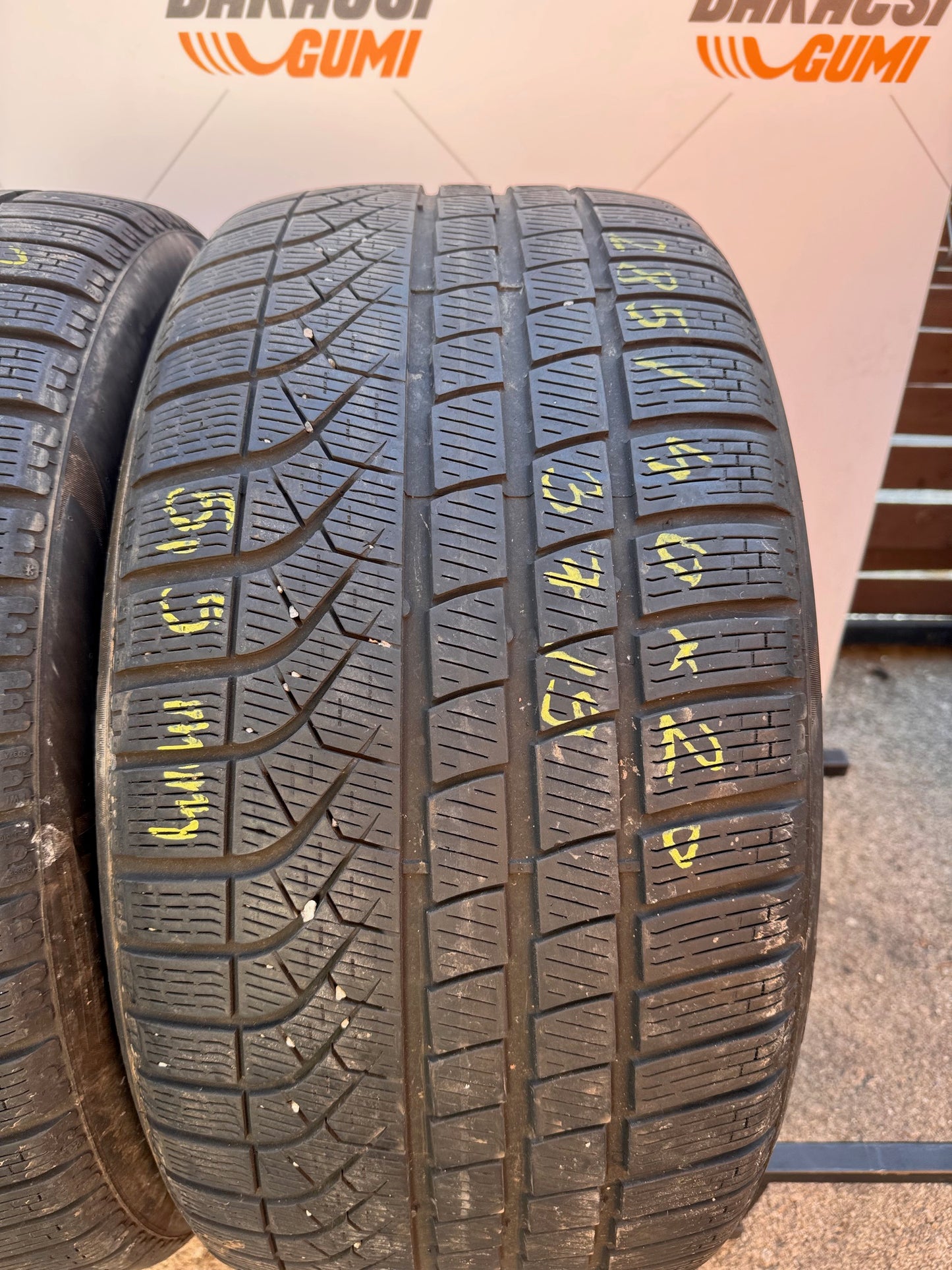 285/40R20 Pirelli téli gumi eladó