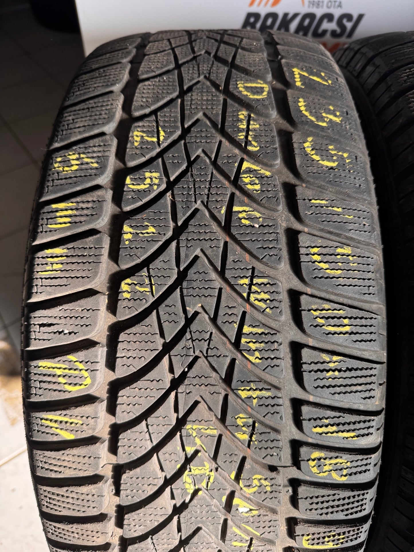 235/50R18 Dunlop téli gumi eladó