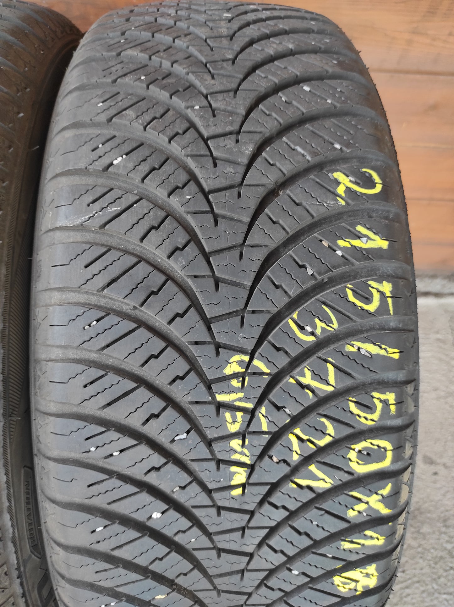 215/50R18 Falken 4 évszakos gumi eladó