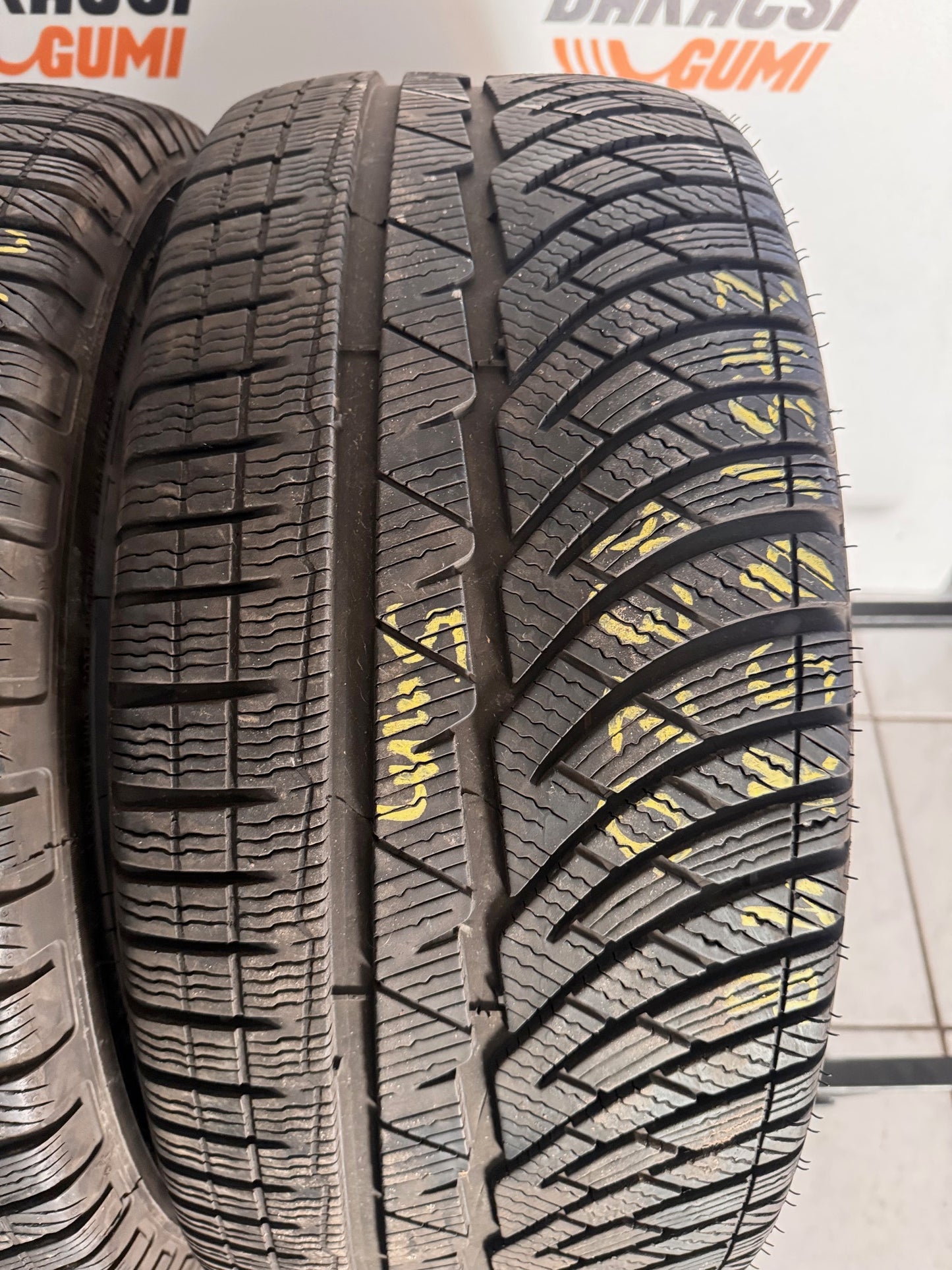 245/45R18 Michelin téli gumi eladó