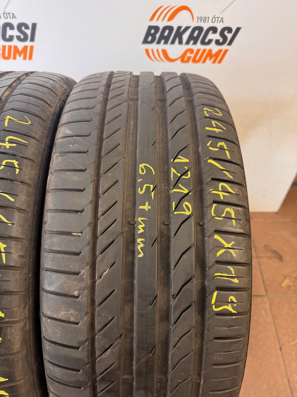 245/45R19 Continental nyári gumi eladó