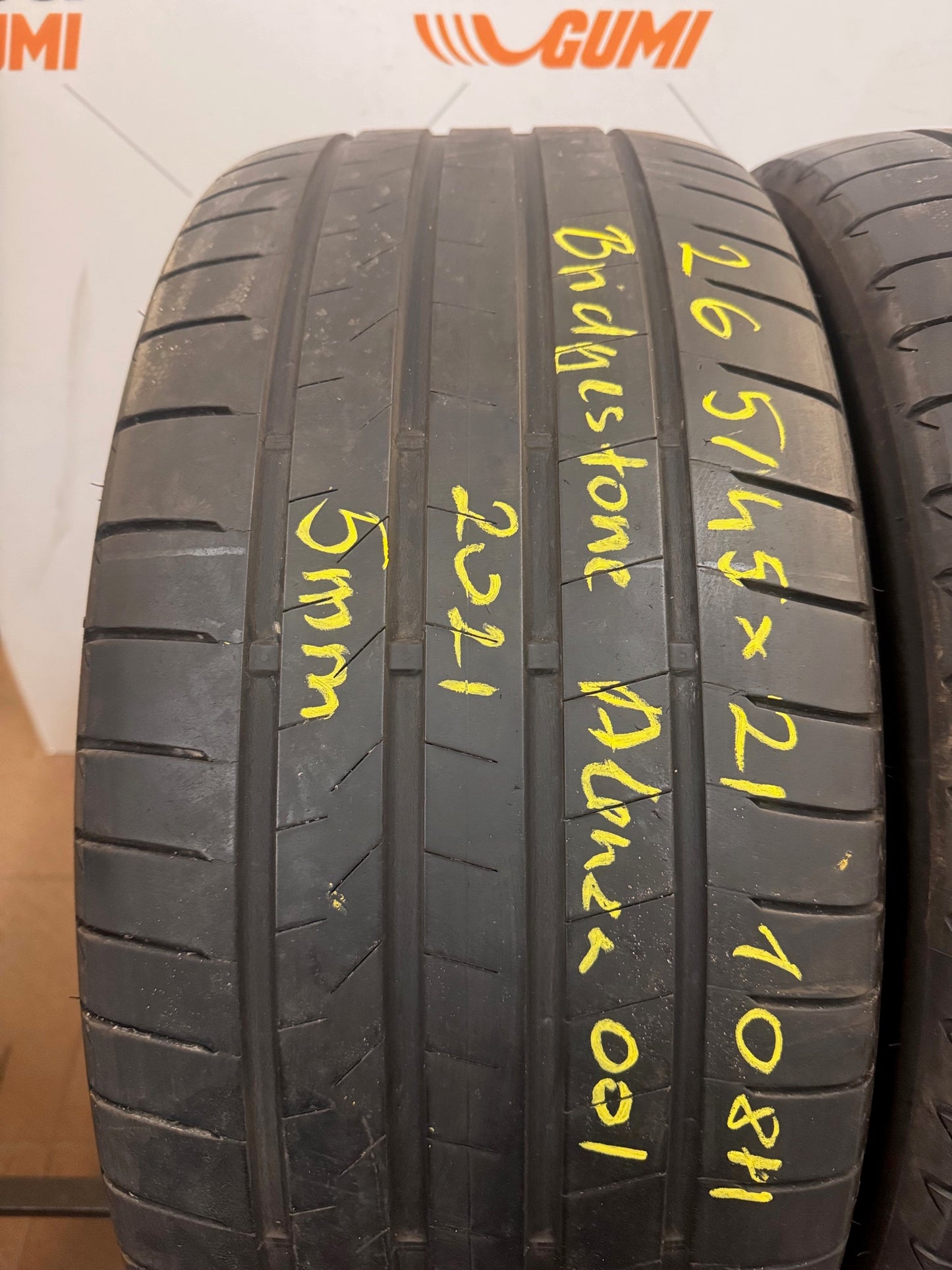 265/45R21 Bridgestone nyári gumi