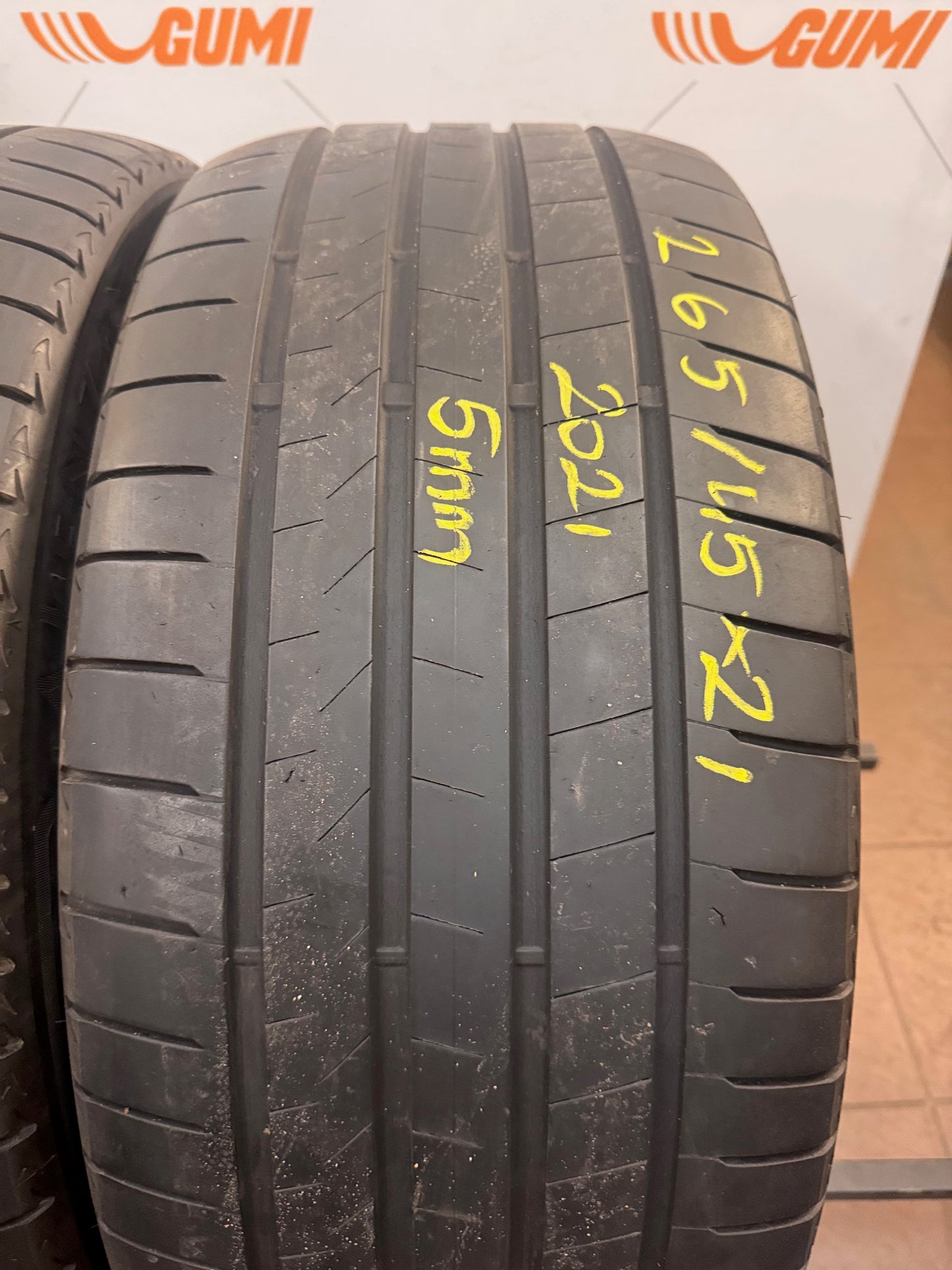 265/45R21 Bridgestone nyári gumi