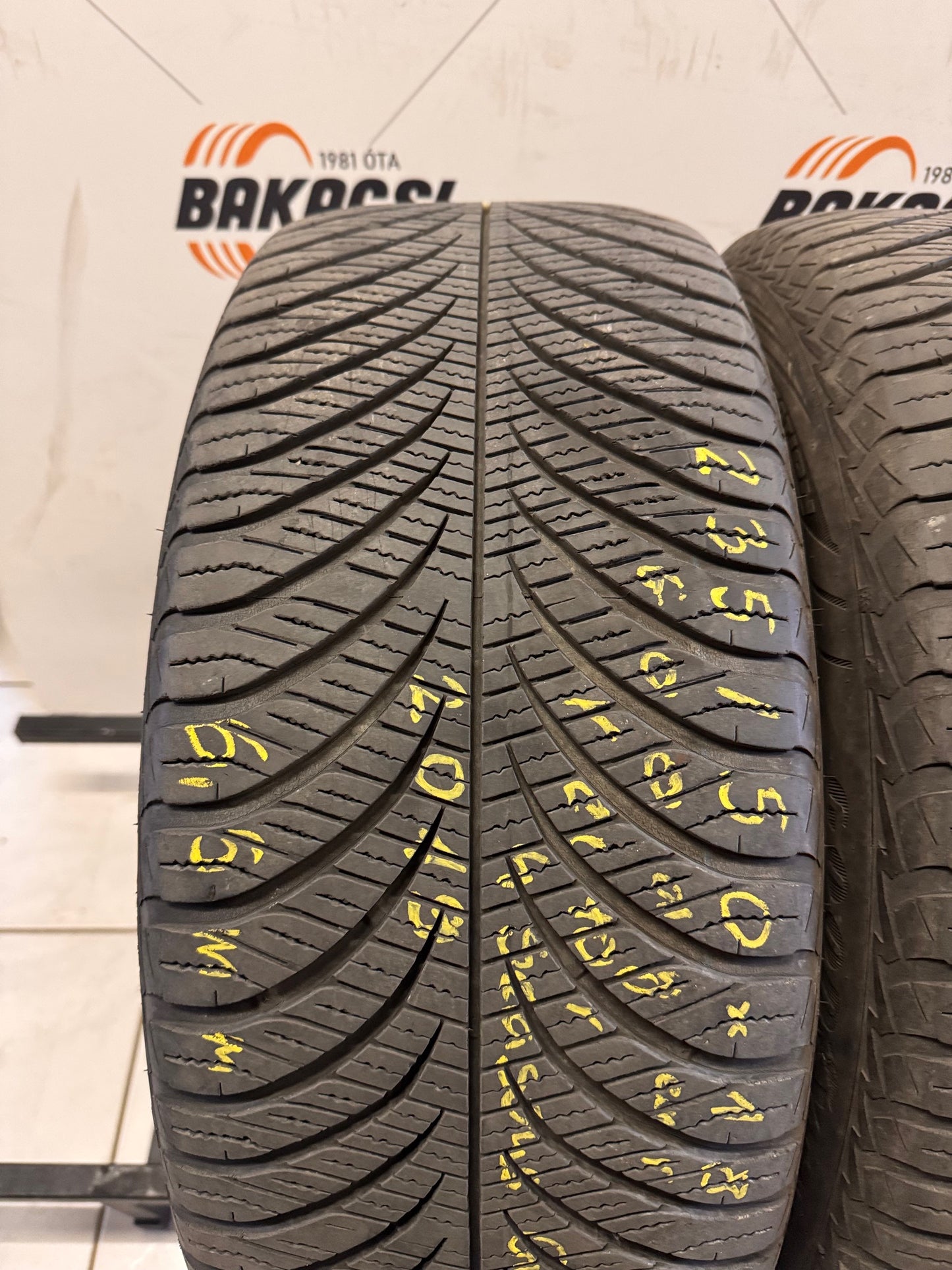 235/50R18 Goodyear 4évszakos gumi eladó