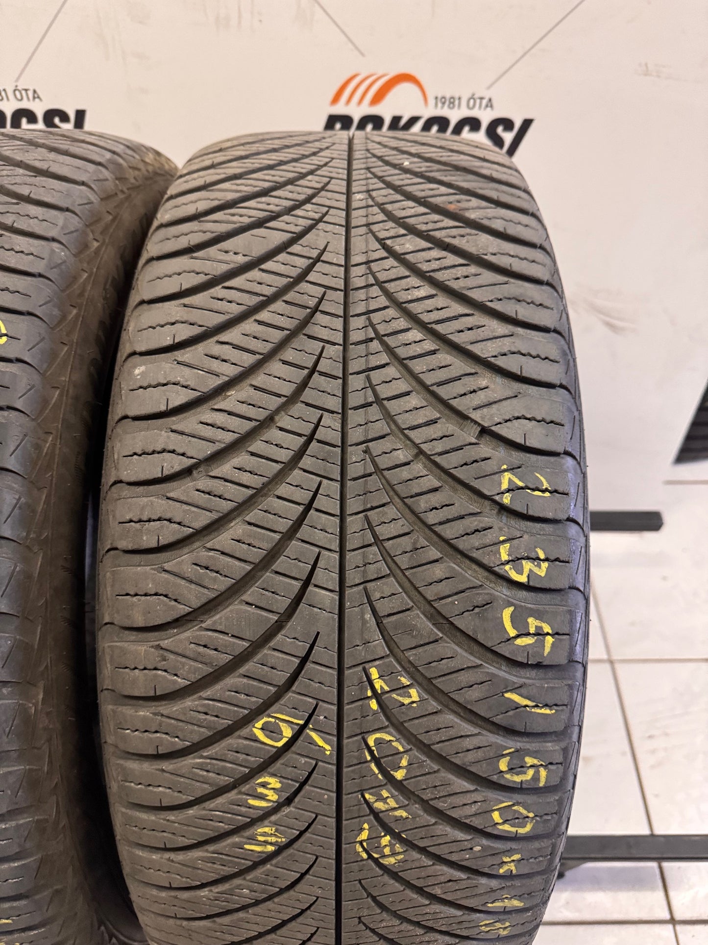 235/50R18 Goodyear 4évszakos gumi eladó
