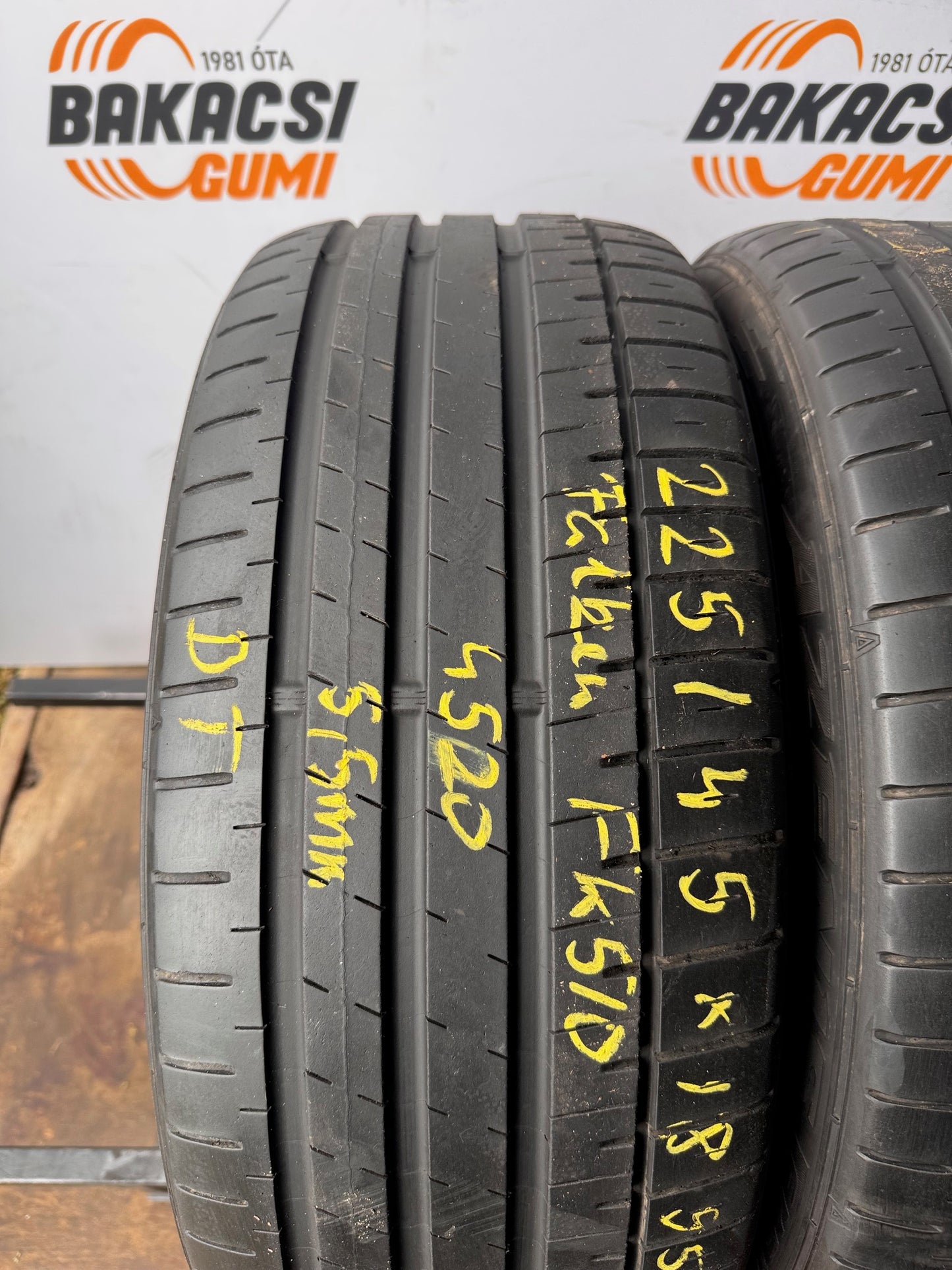 225/45R18 Falken nyári gumi