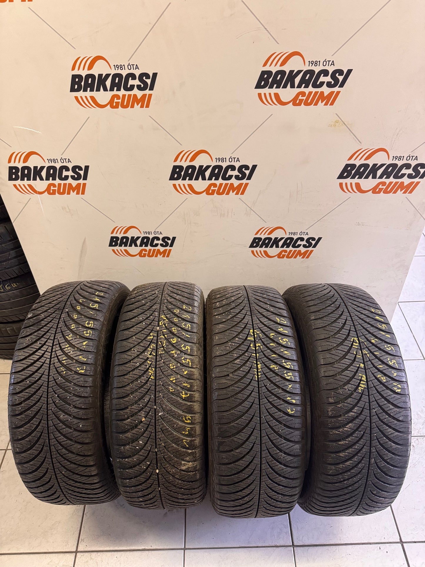 215/55R17 Goodyear 4évszakos gumi
