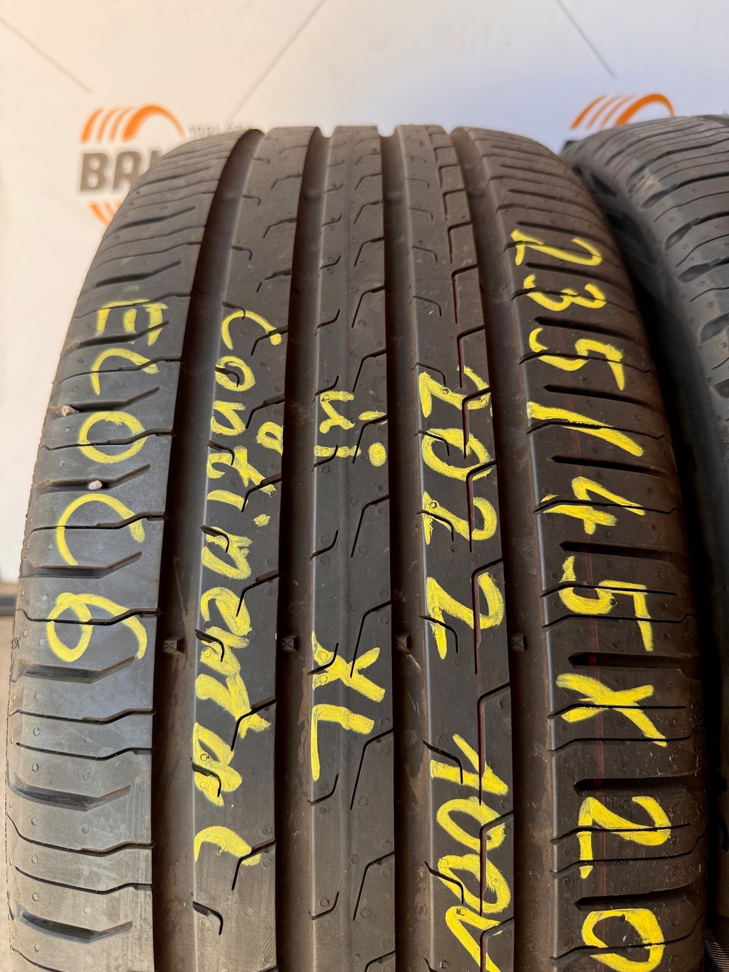 235/45R20 Continental nyári gumi