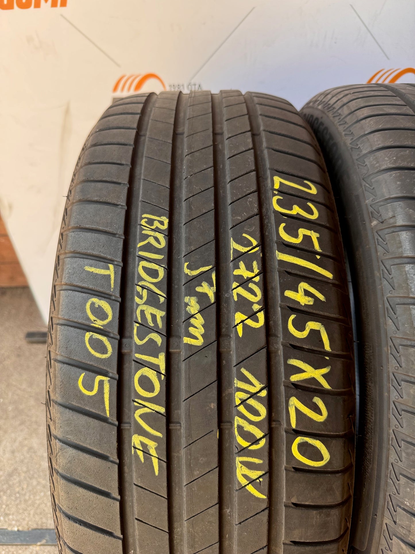 235/45R20 Bridgestone nyári gumi
