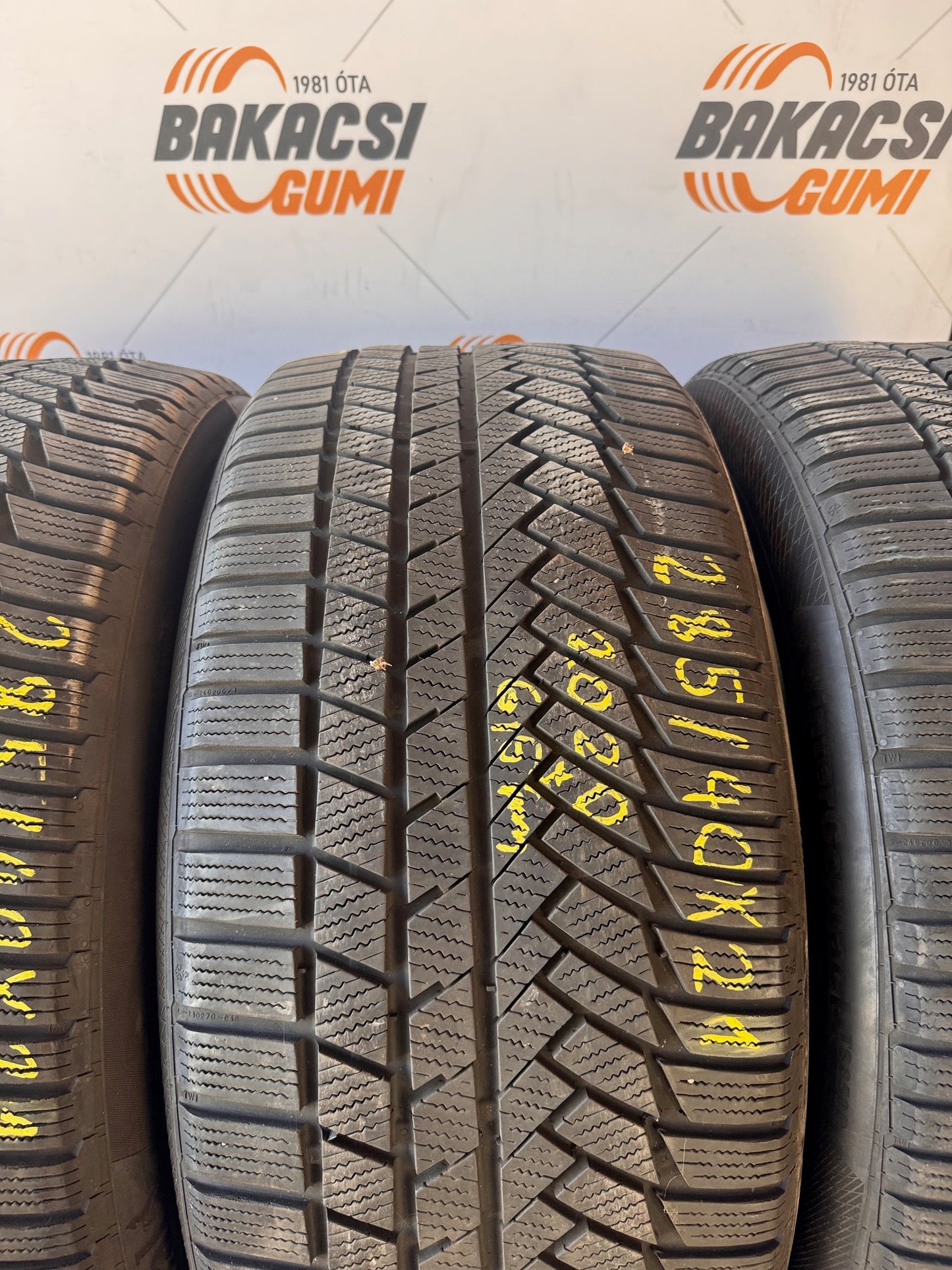 285/40R21 Continental téli gumik