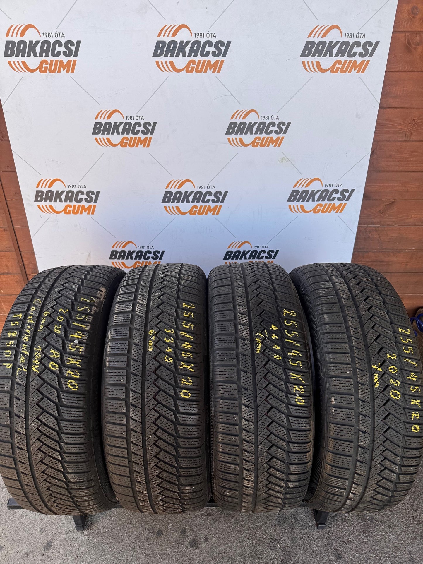 255/45R20 Continental téli gumi