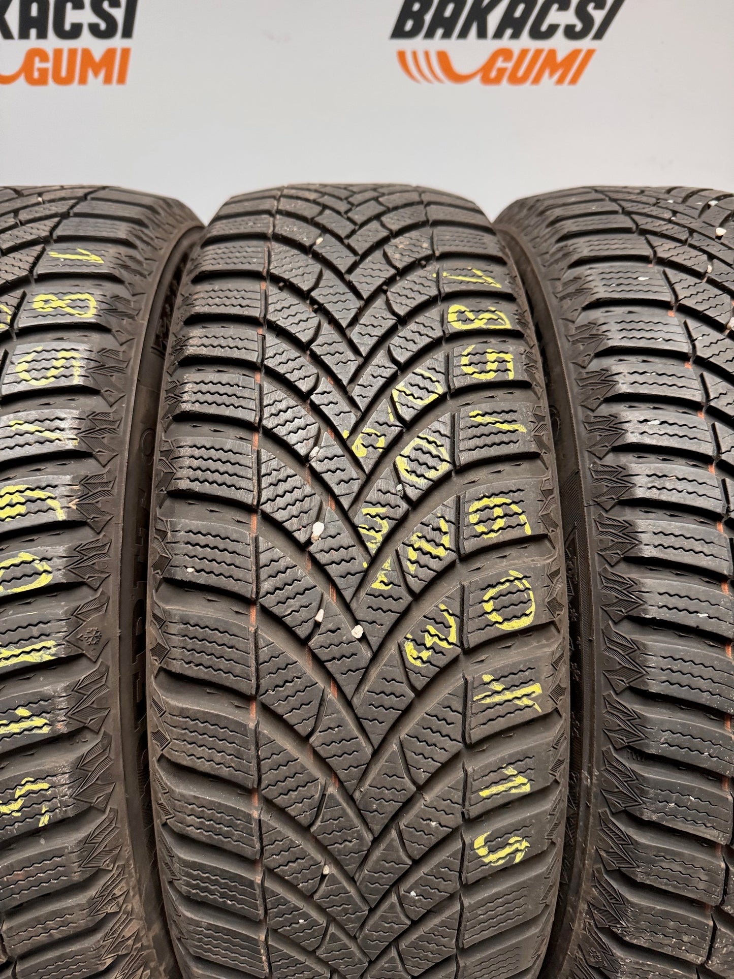 185/60R15 Semperit téli gumi