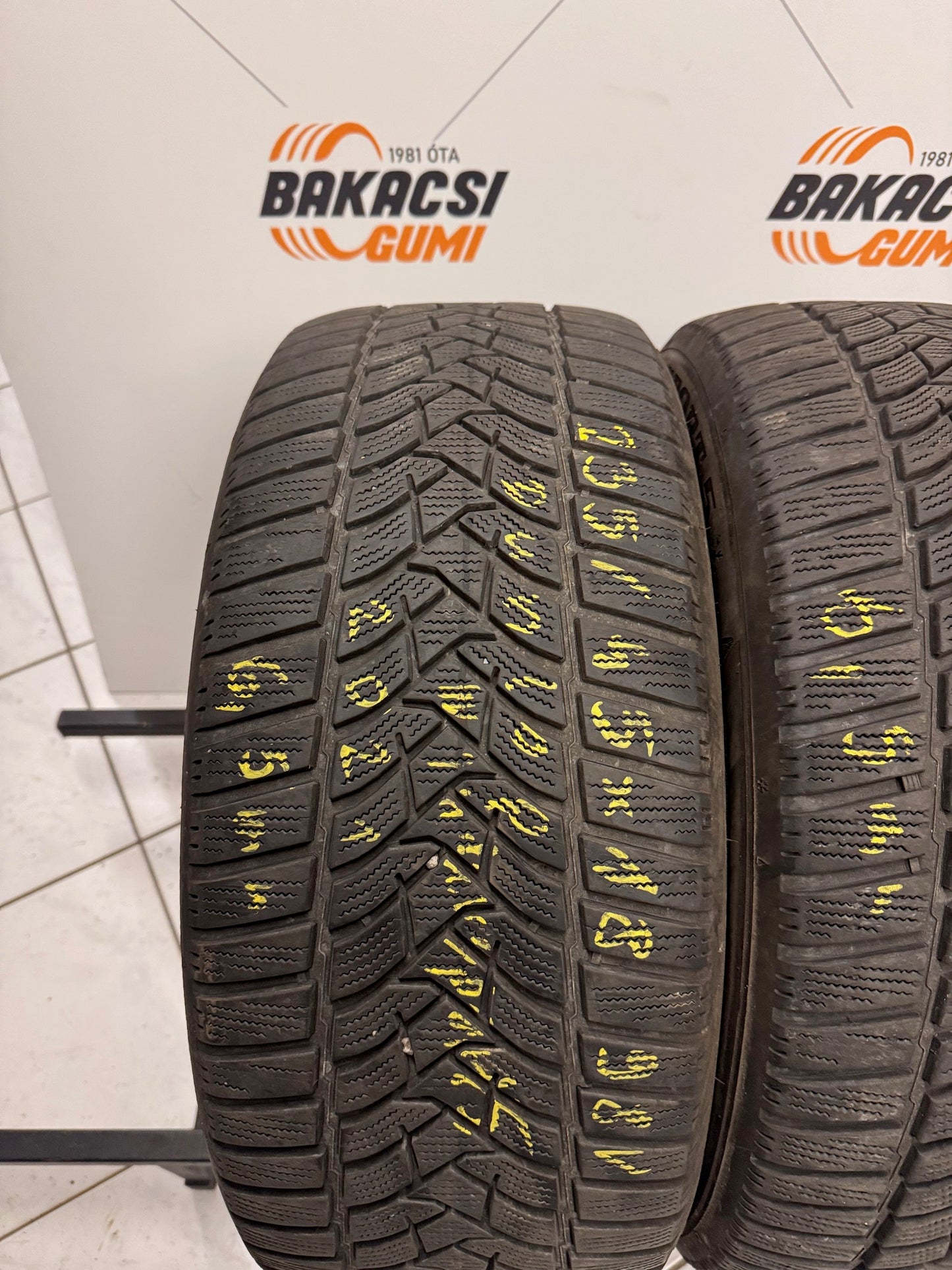 235/45R18 Dunlop téli gumi