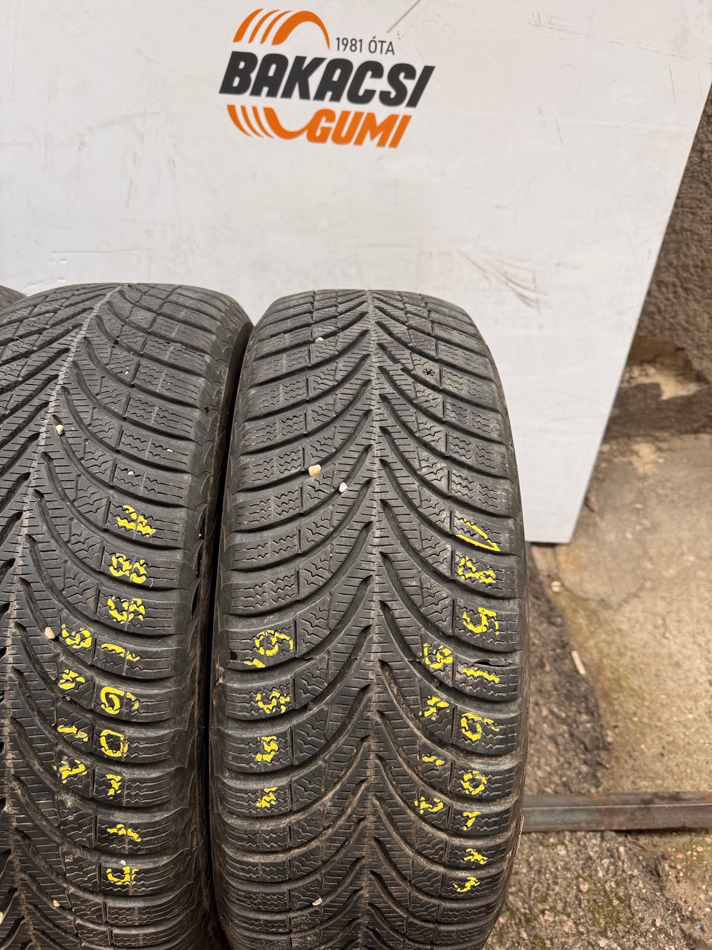 185/60R15 Apollo téli gumi