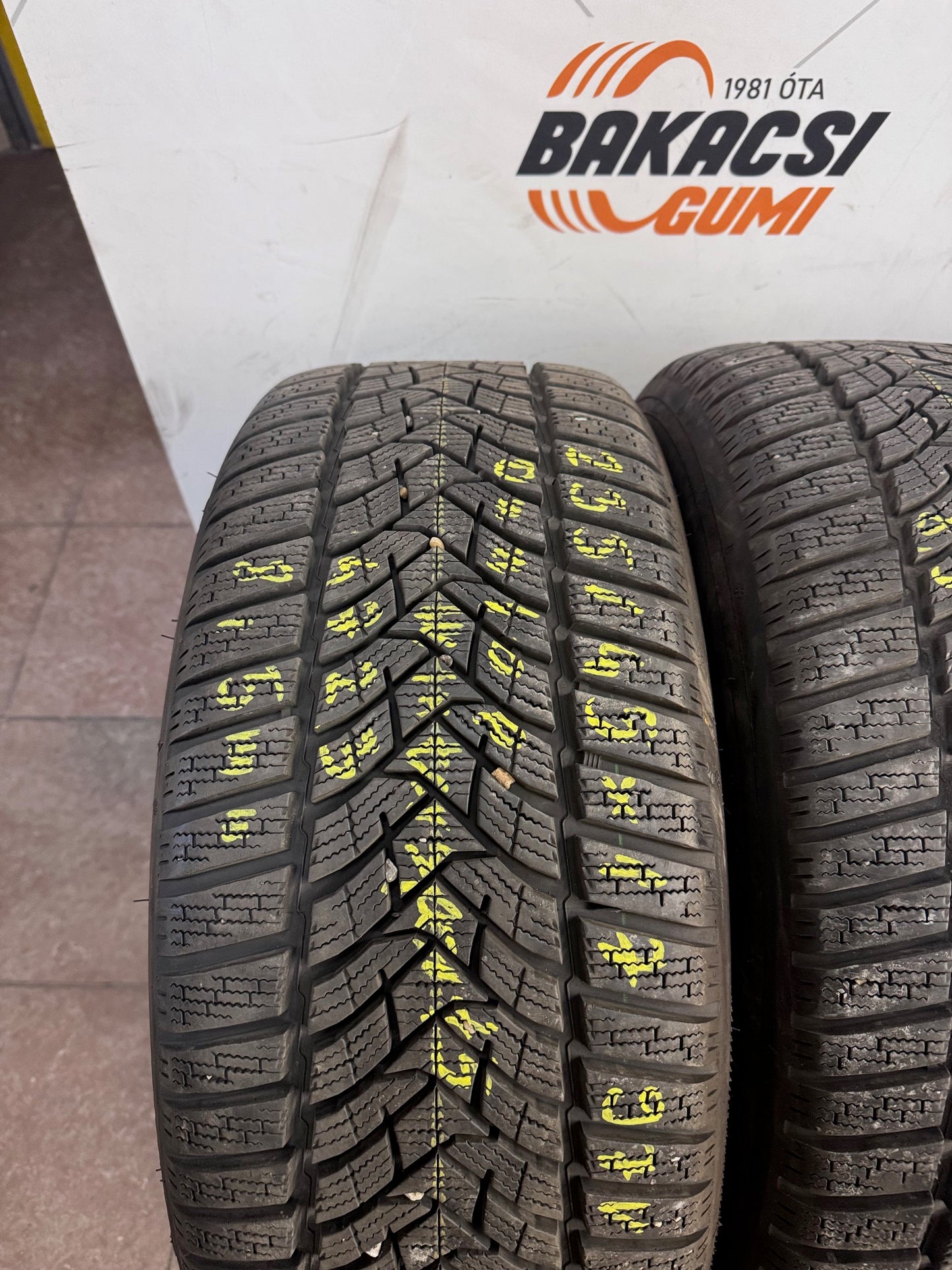 235/45R17 Dunlop téli gumi