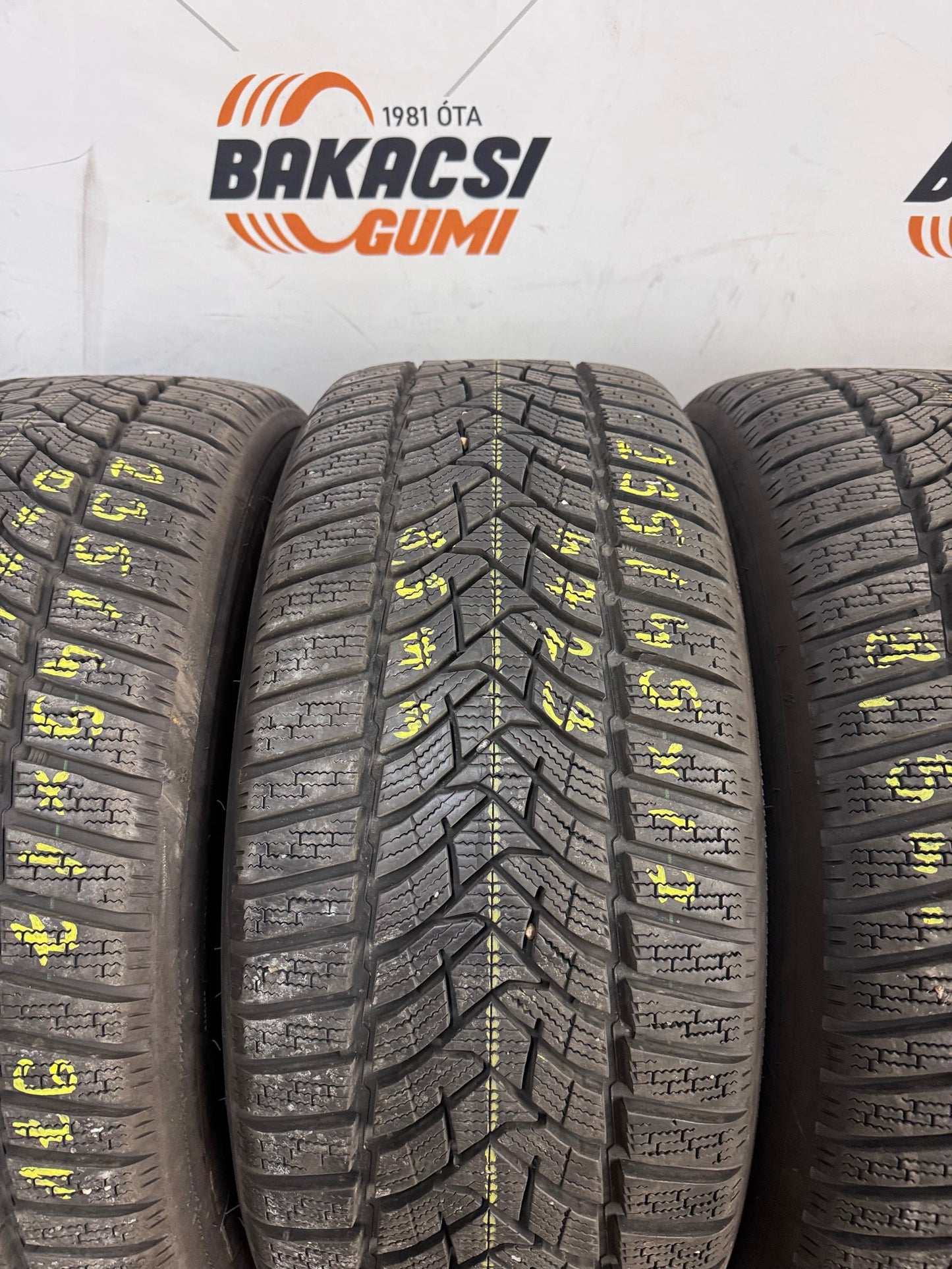 235/45R17 Dunlop téli gumi