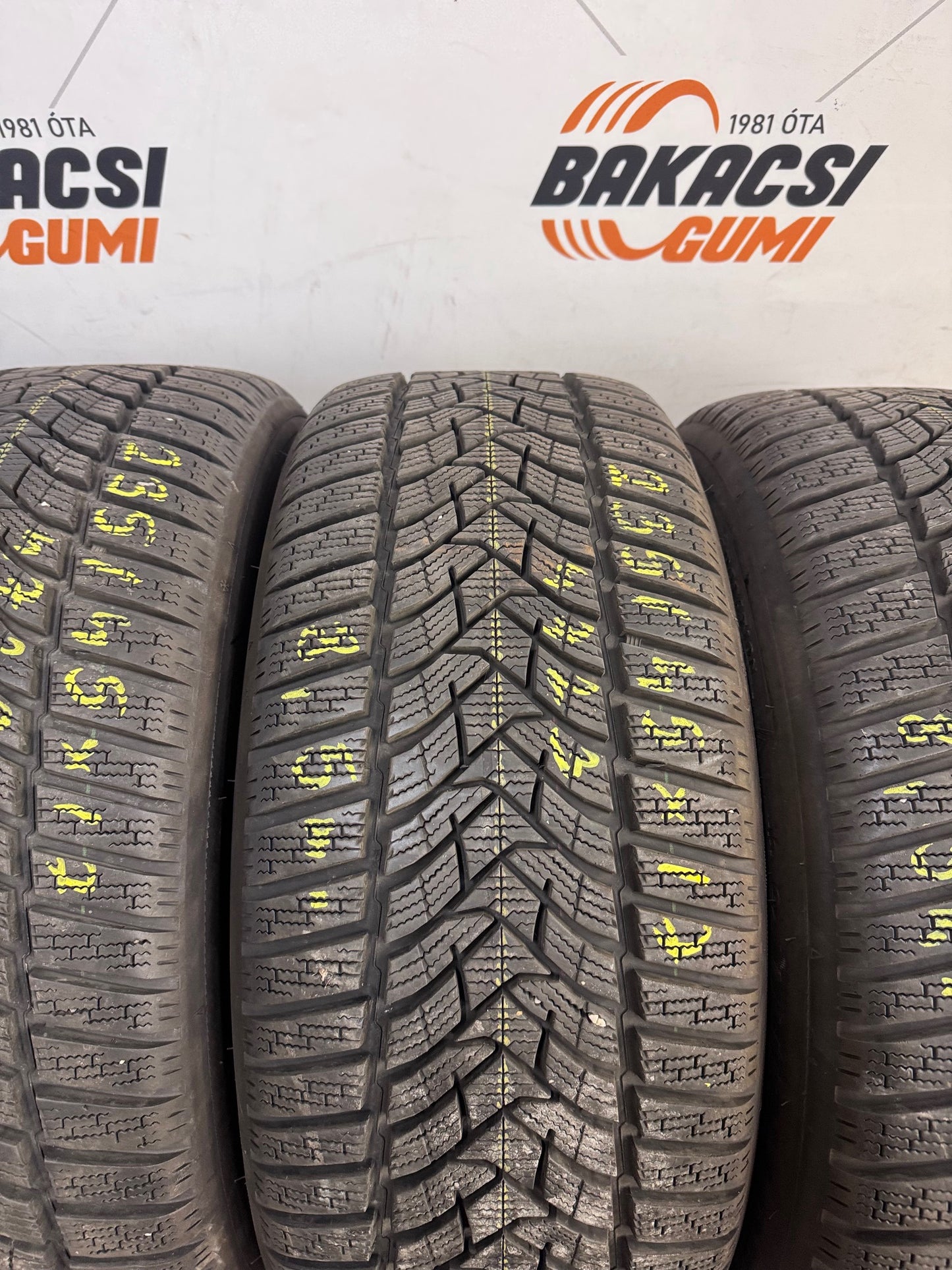 235/45R17 Dunlop téli gumi