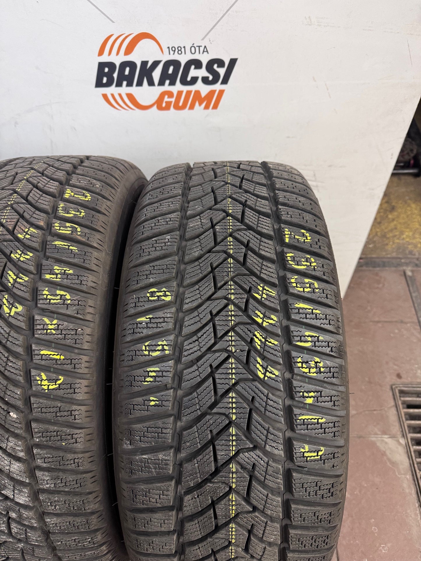 235/45R17 Dunlop téli gumi