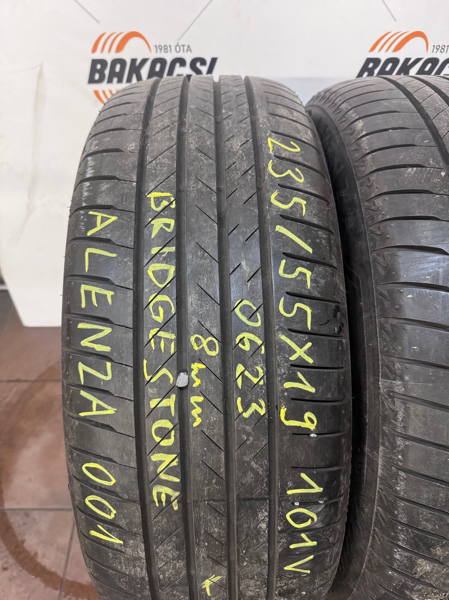 235/55R19 Bridgestone nyári gumi
