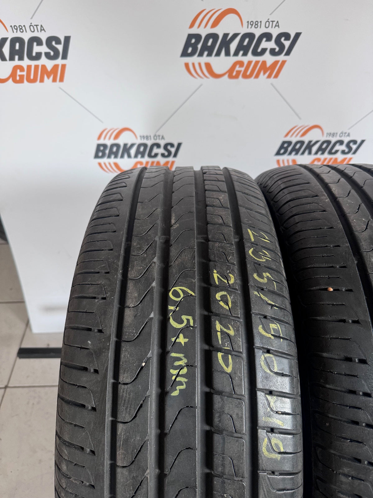 235/50R19 Pirelli nyári gumi eladó