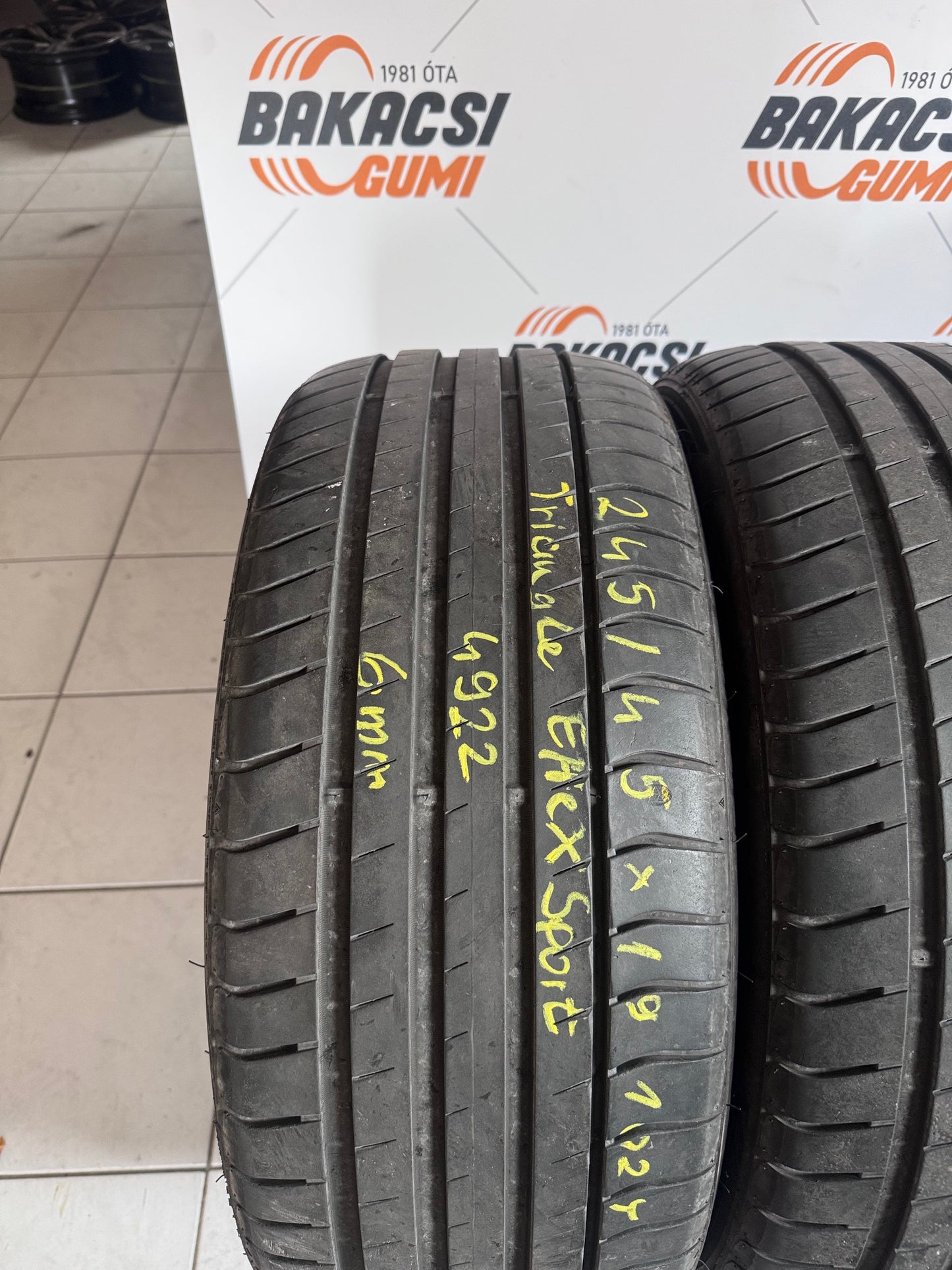 245/45R19 Triangle nyári gumi eladó